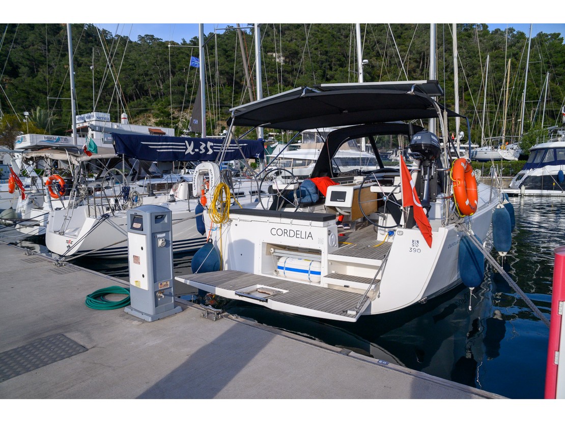 Cordelia yacht charter photo
