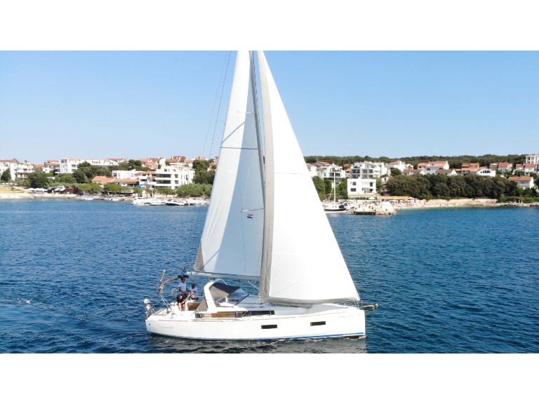 Oceanis 38