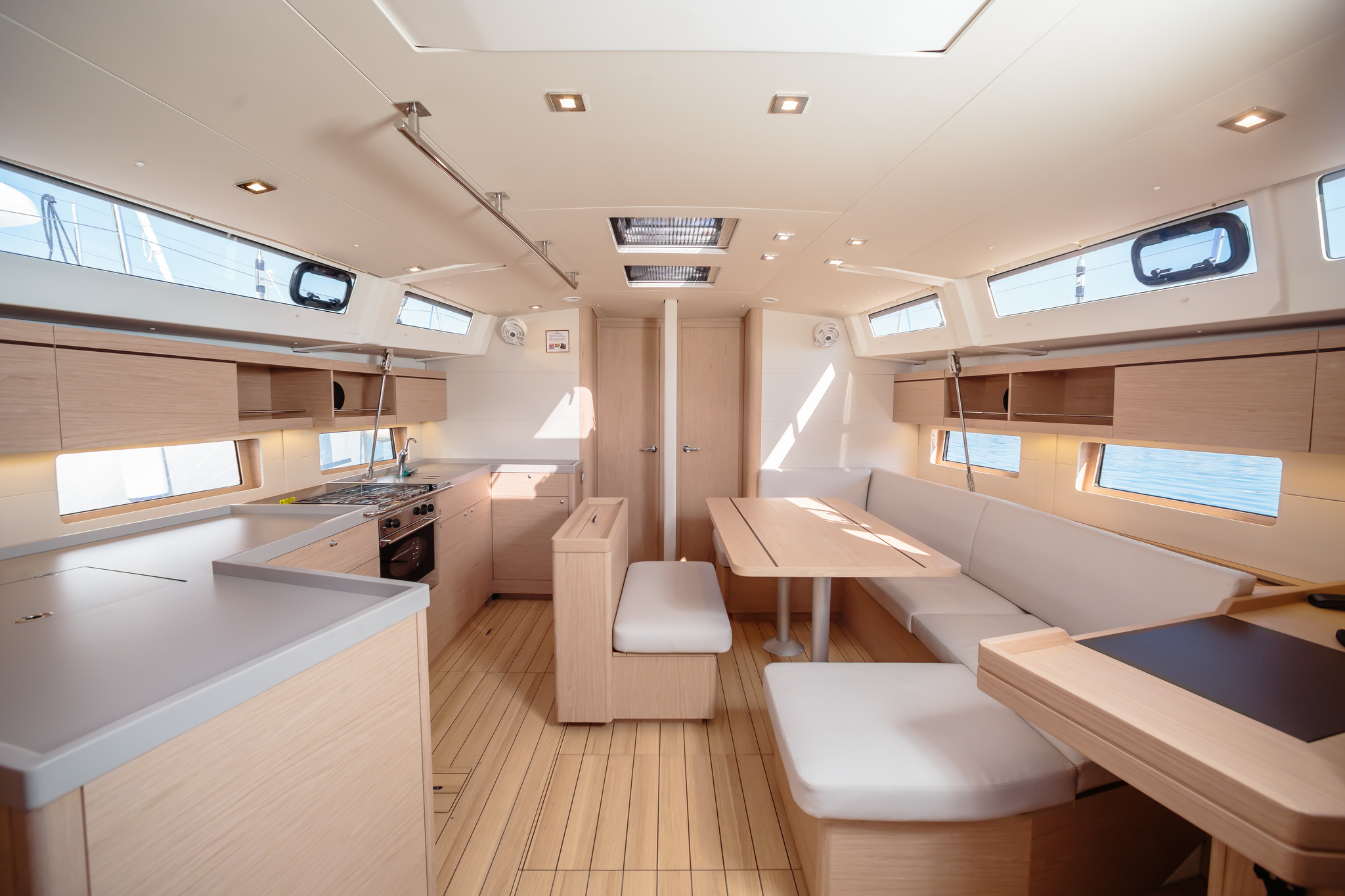 Beneteau  - Eirene - Standard line - dinette - Italien, Marina di Olbia