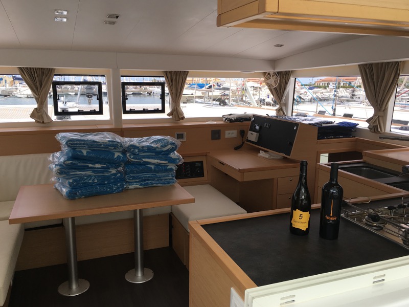 صور Lagoon 400 S2 3