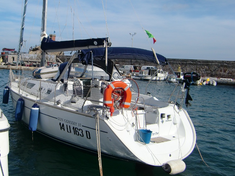 Sun Odyssey 37