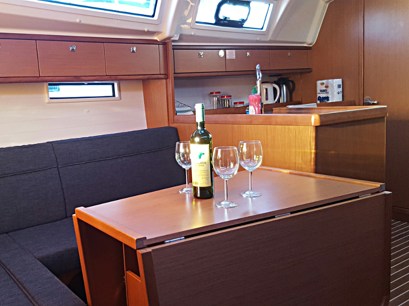 foto Bavaria Cruiser 37 17