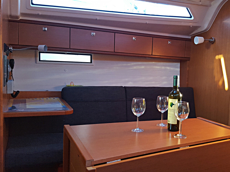 foto Bavaria Cruiser 37 18