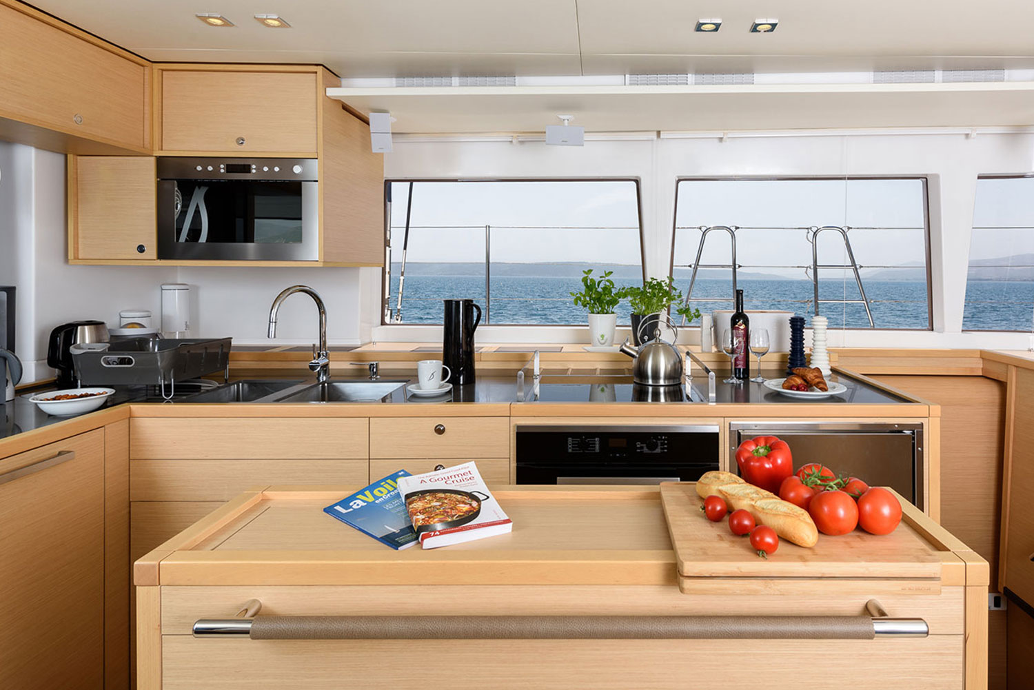 фото Lagoon 560 S2 9