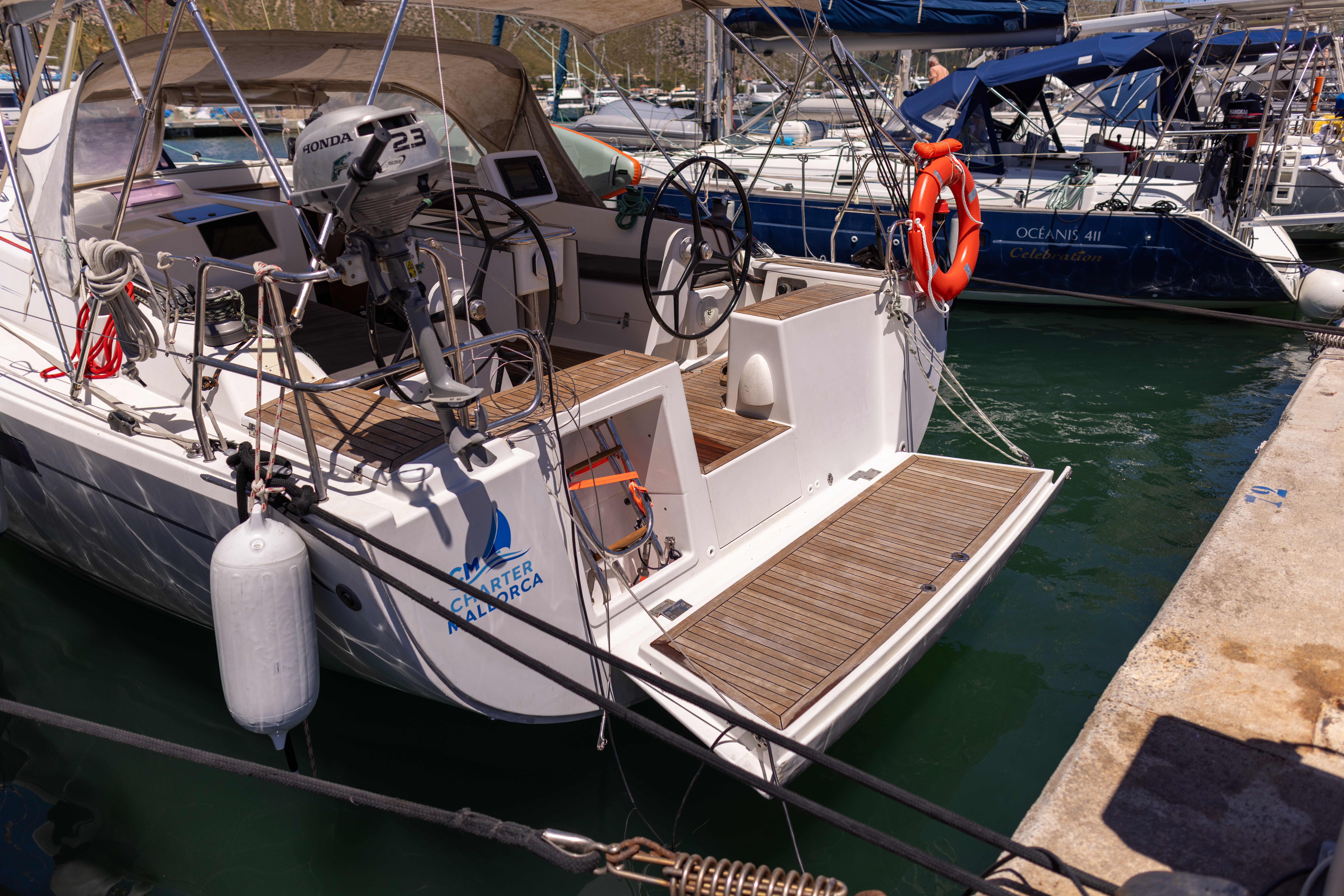 Yacht image 4