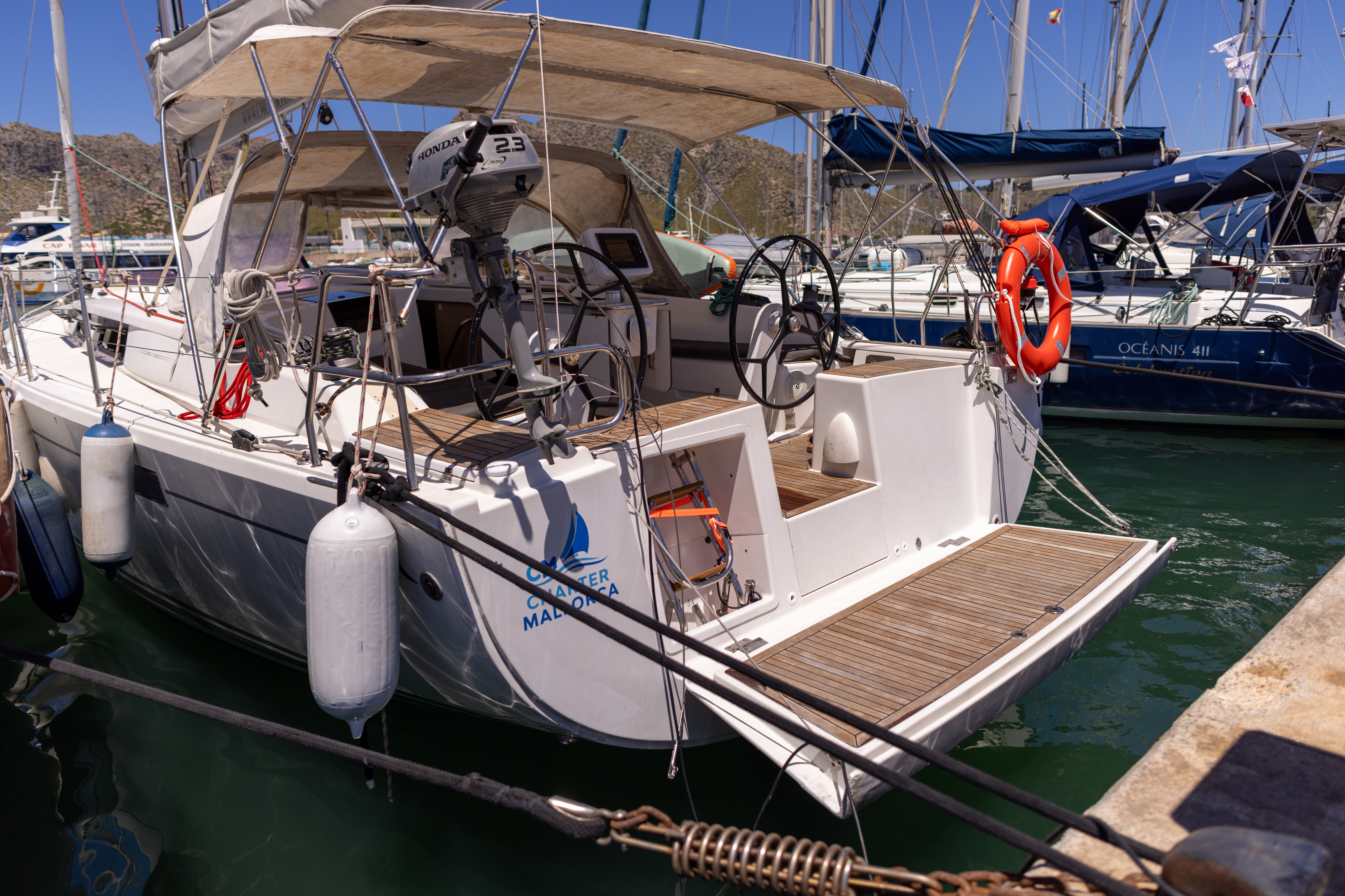 Yacht image 14