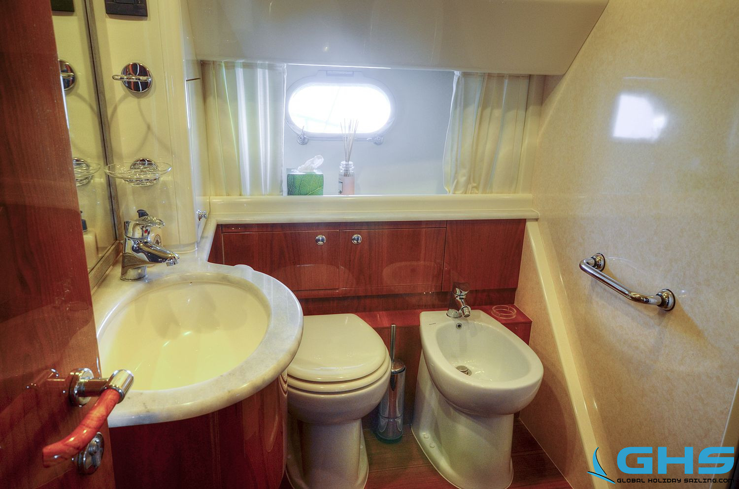 foto Ferretti 680 10