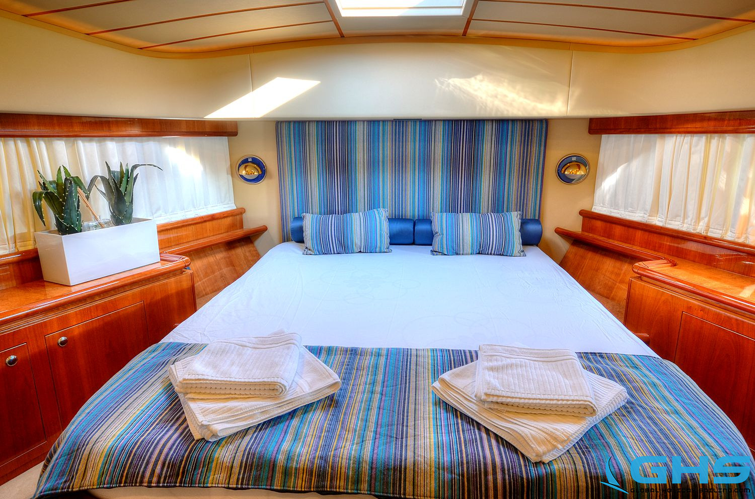 foto Ferretti 680 11