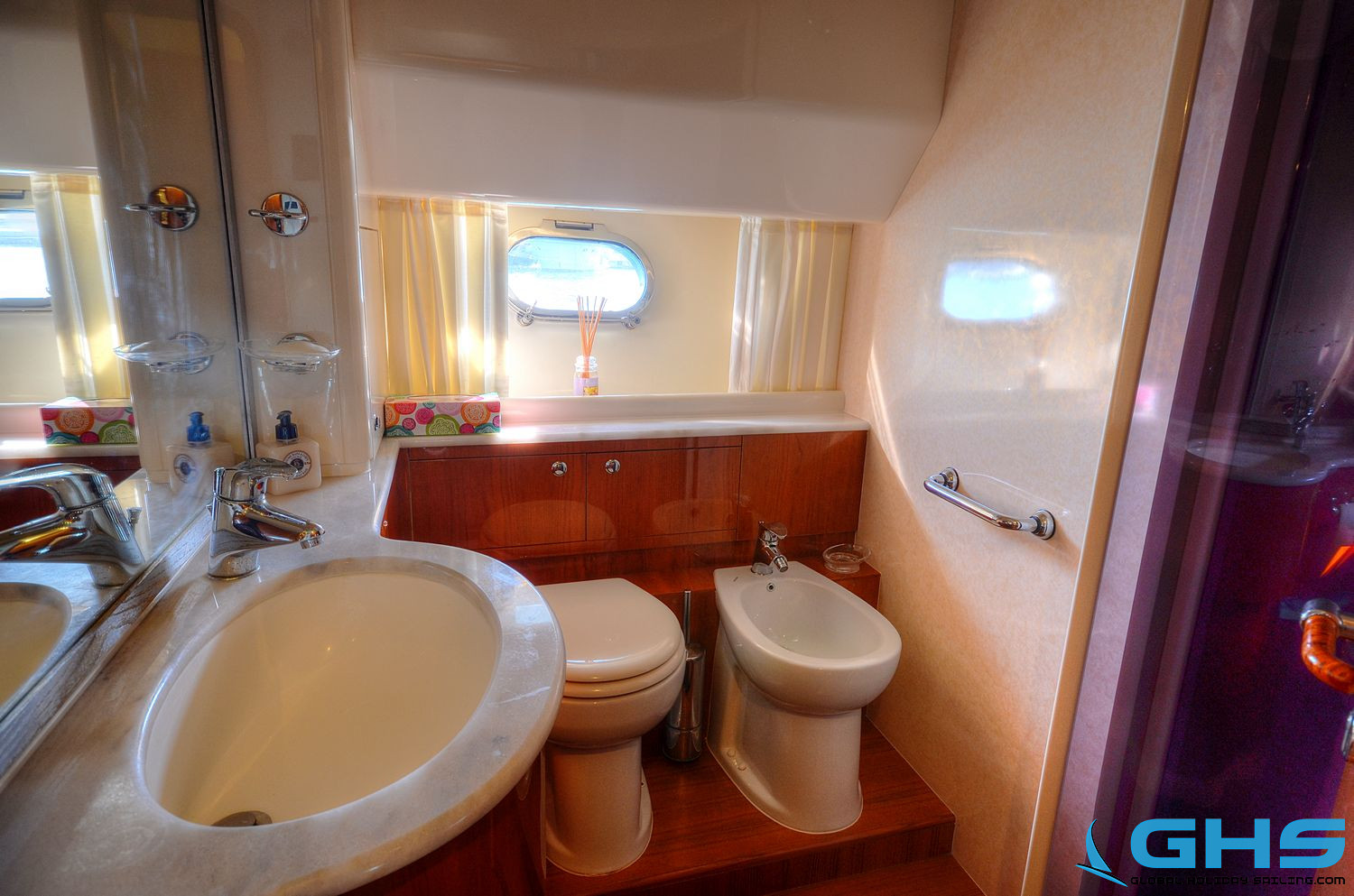 foto Ferretti 680 12