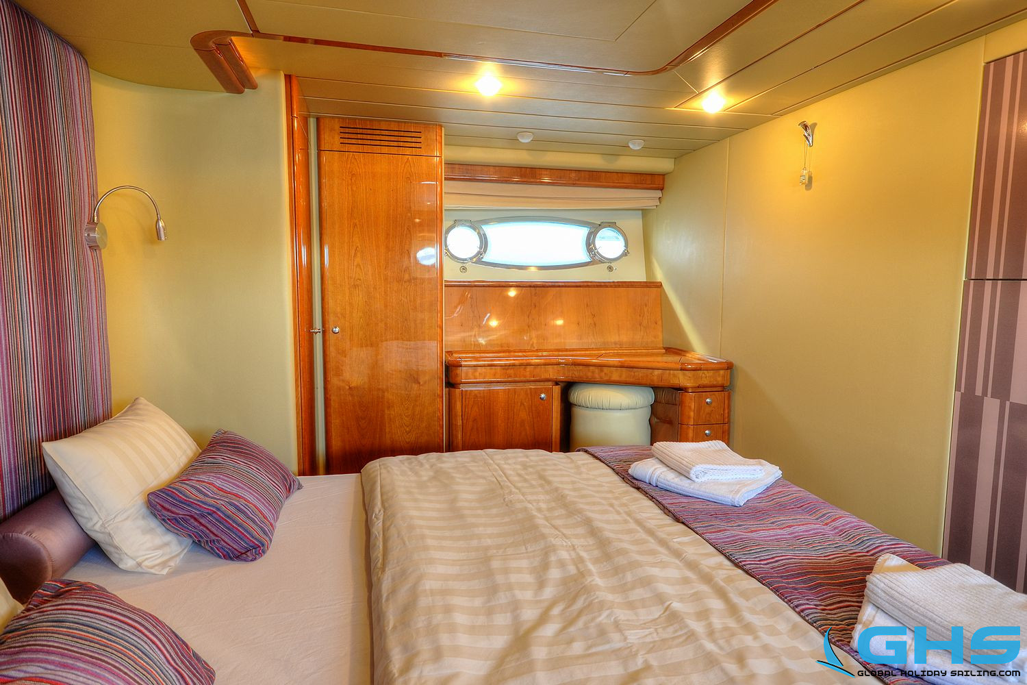 foto Ferretti 680 14