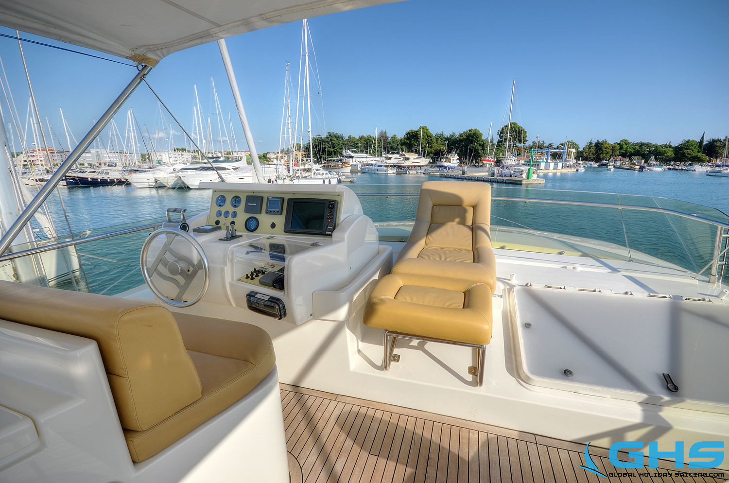 foto Ferretti 680 17