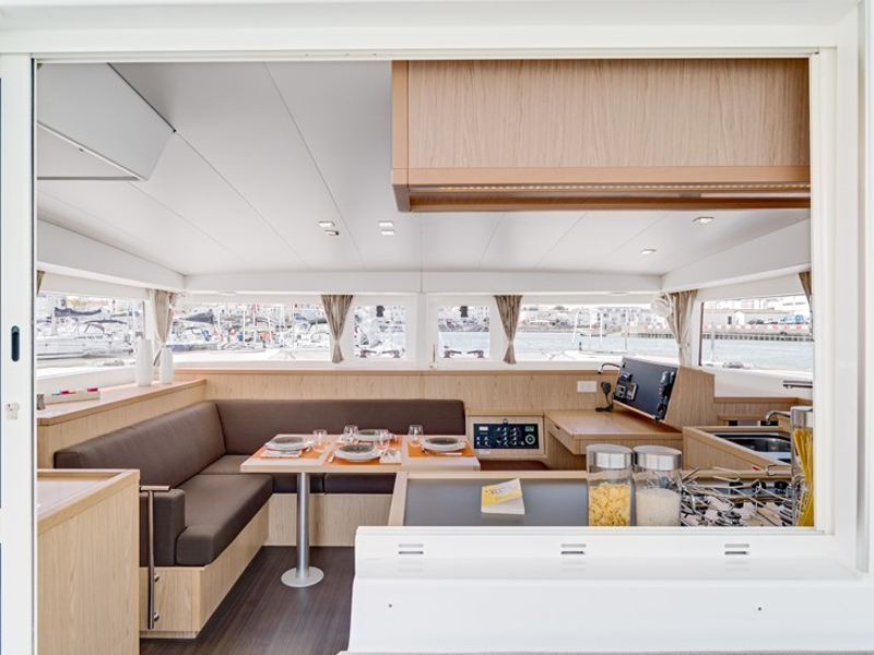 фото Lagoon 400 S2 3