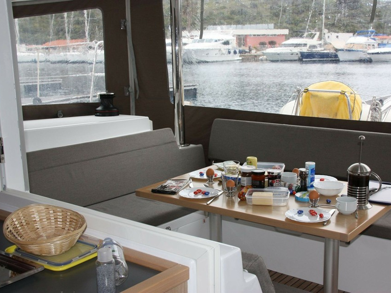 фото Lagoon 400 S2 10