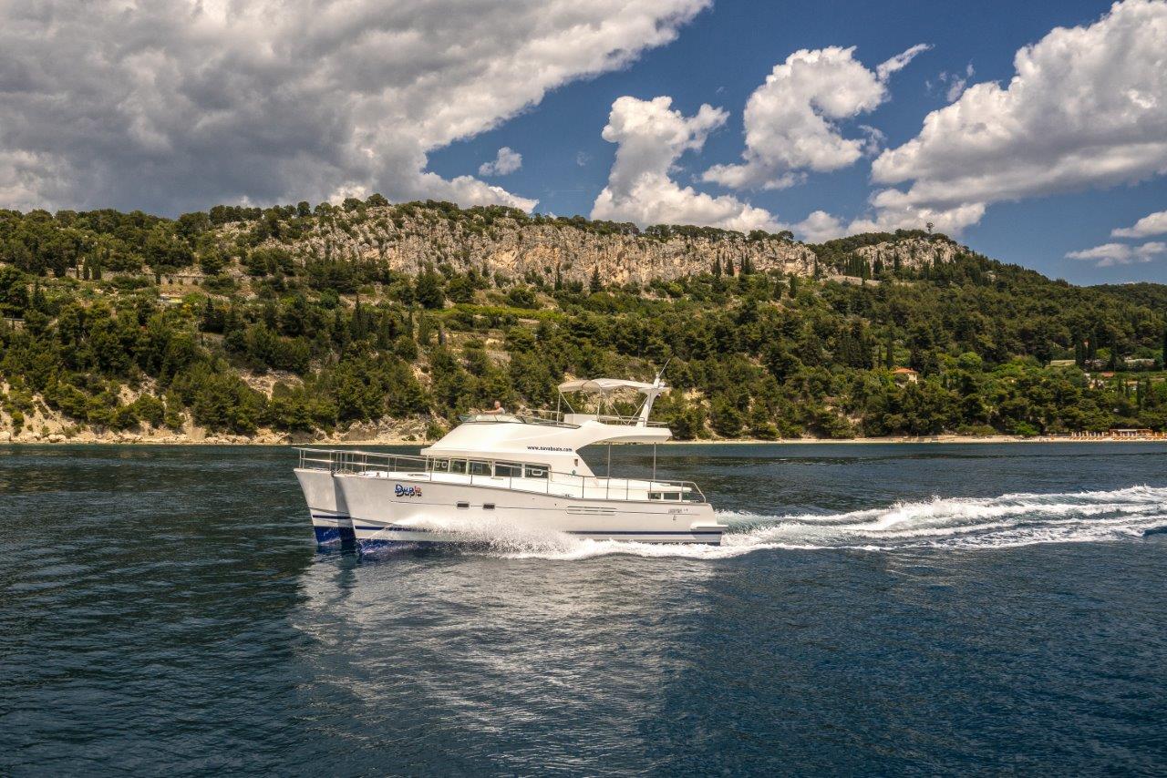 foto Lagoon Power 44 3