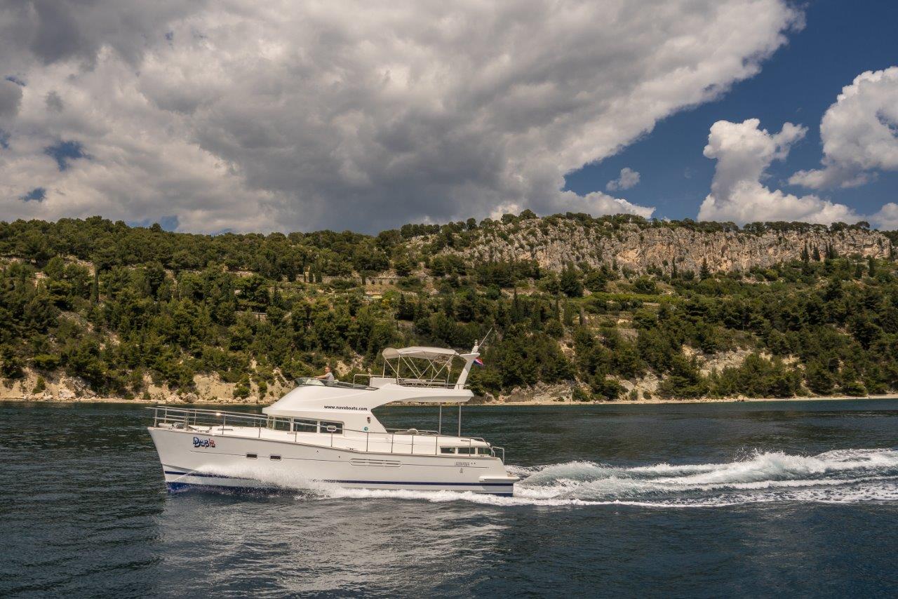 foto Lagoon Power 44 4