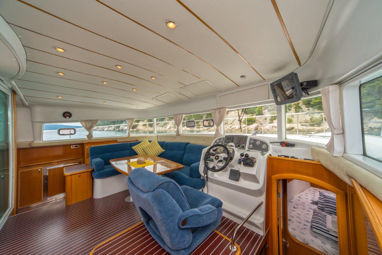 foto Lagoon Power 44 6