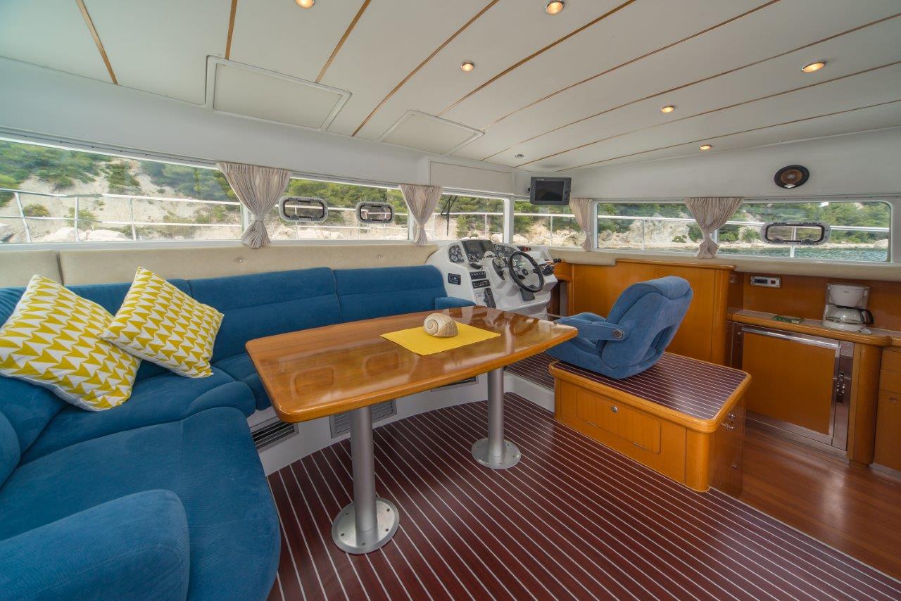 foto Lagoon Power 44 7