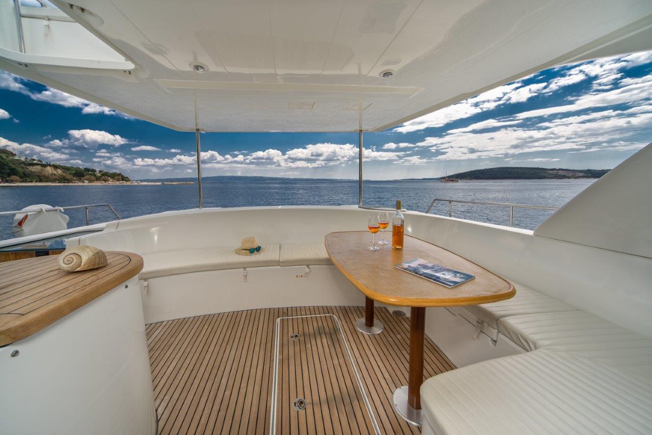 foto Lagoon Power 44 8