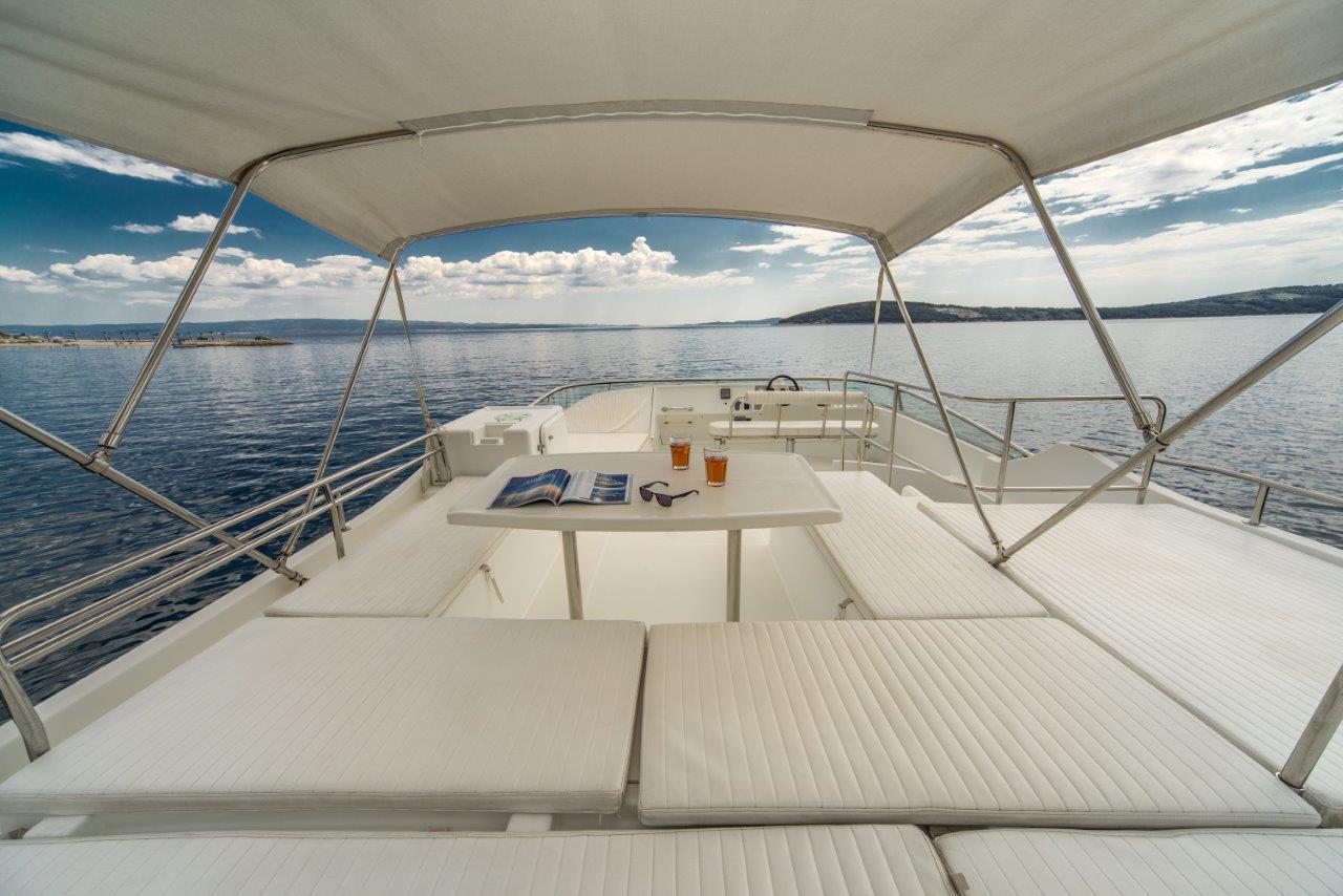 foto Lagoon Power 44 9