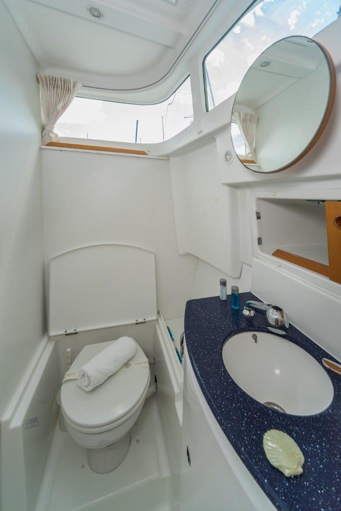 foto Lagoon Power 44 12