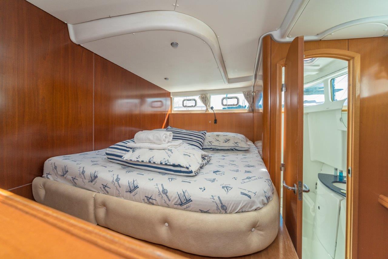 foto Lagoon Power 44 13