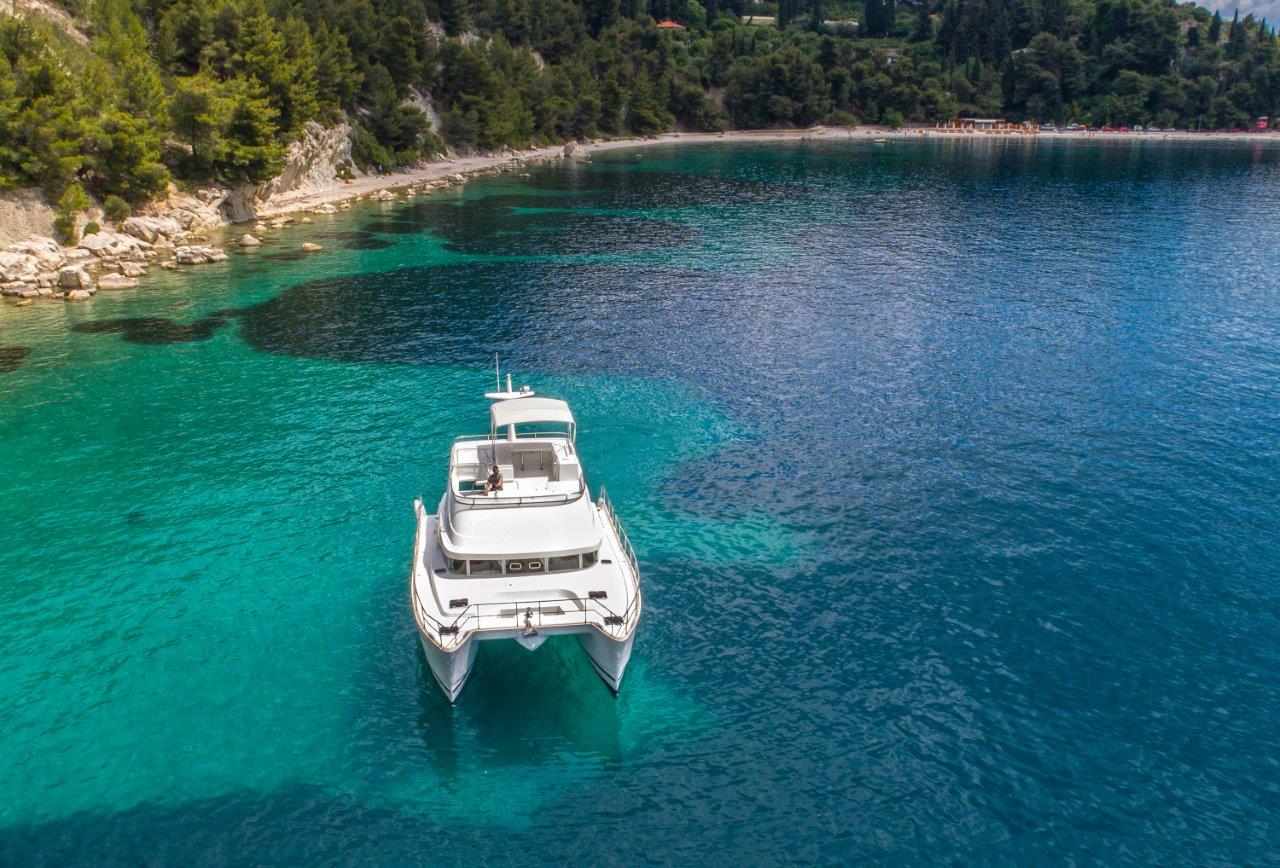 foto Lagoon Power 44 14