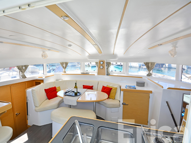 photo Lagoon 380 S2 2