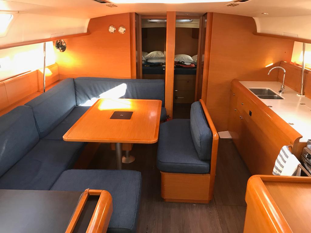 Alboran Bourbon (Azores), Interior image