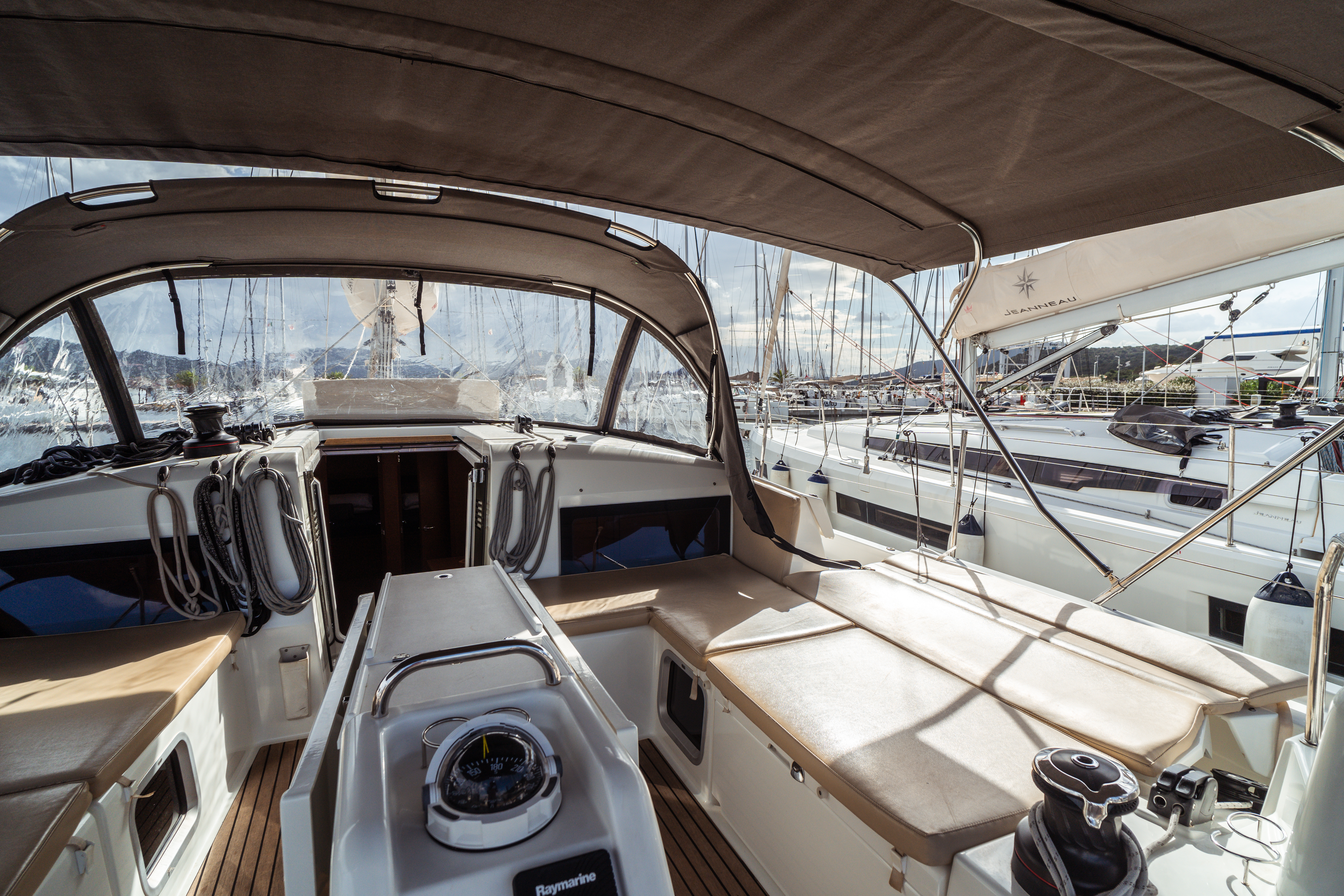 Sun Odyssey 490, Portisco