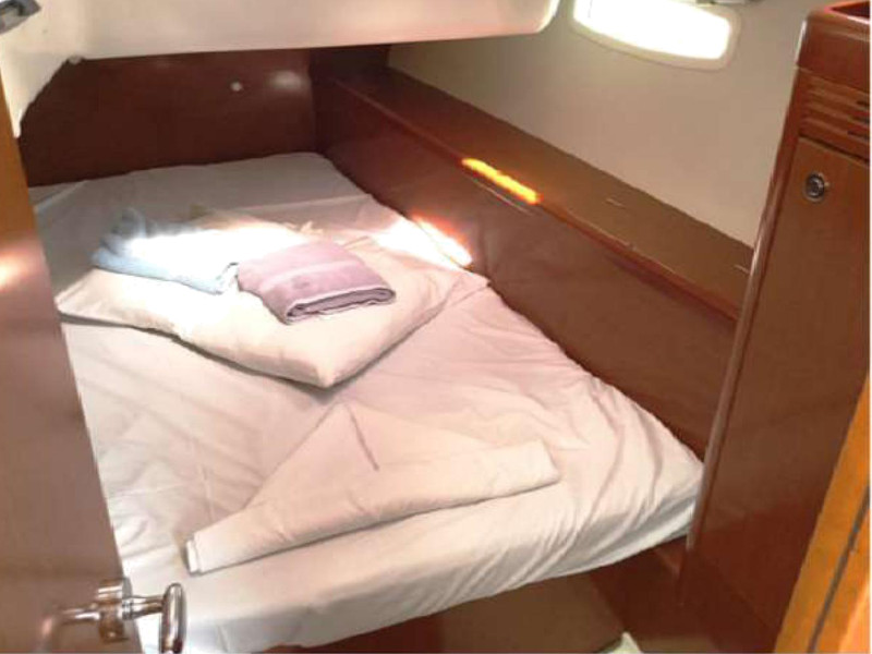 صور Oceanis 40 14