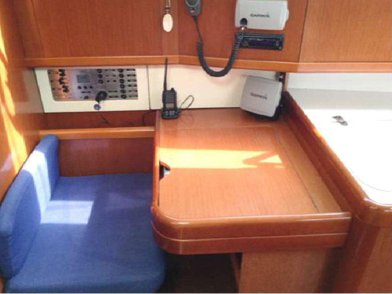 صور Oceanis 40 22