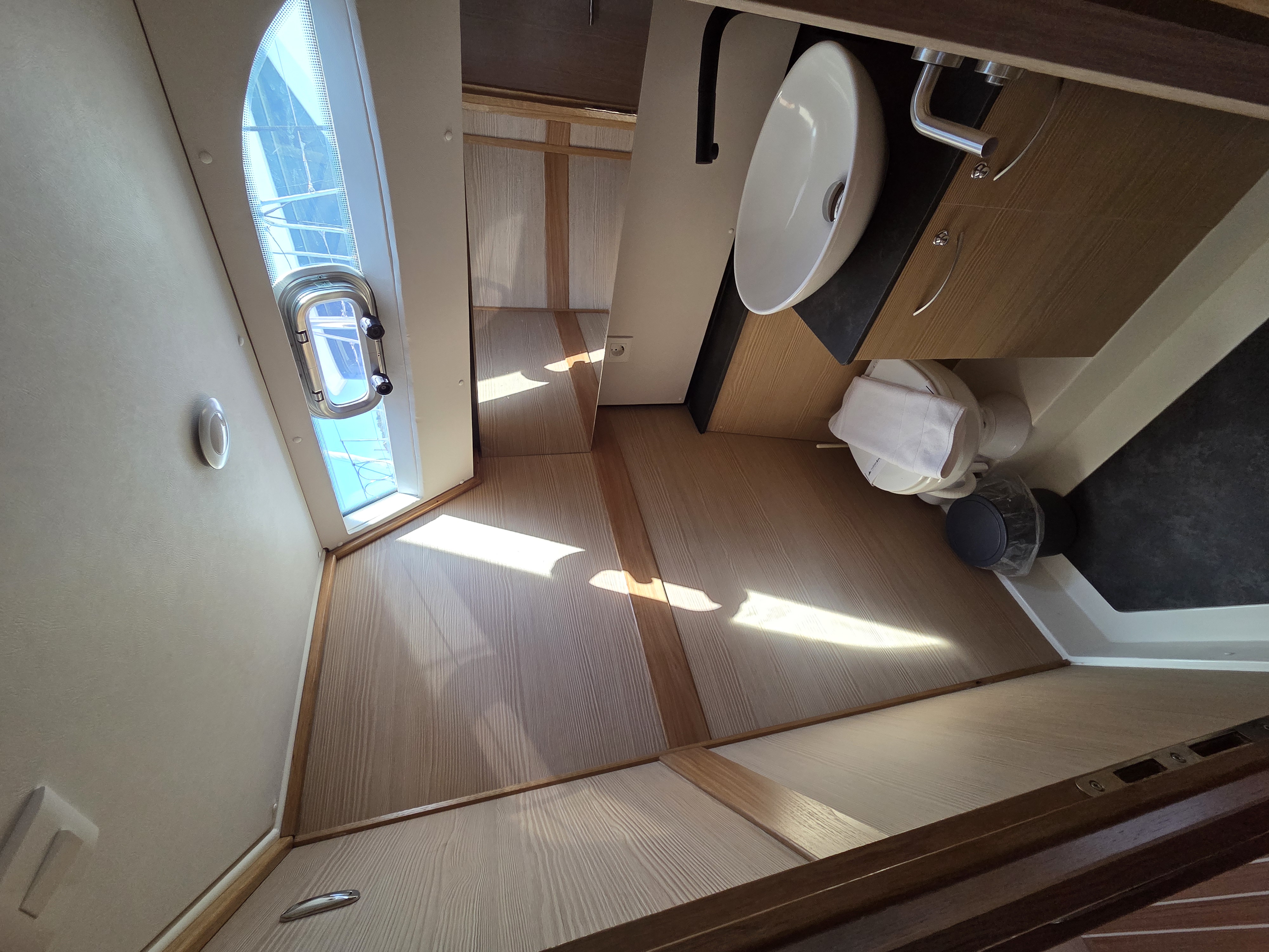 Yacht image 9