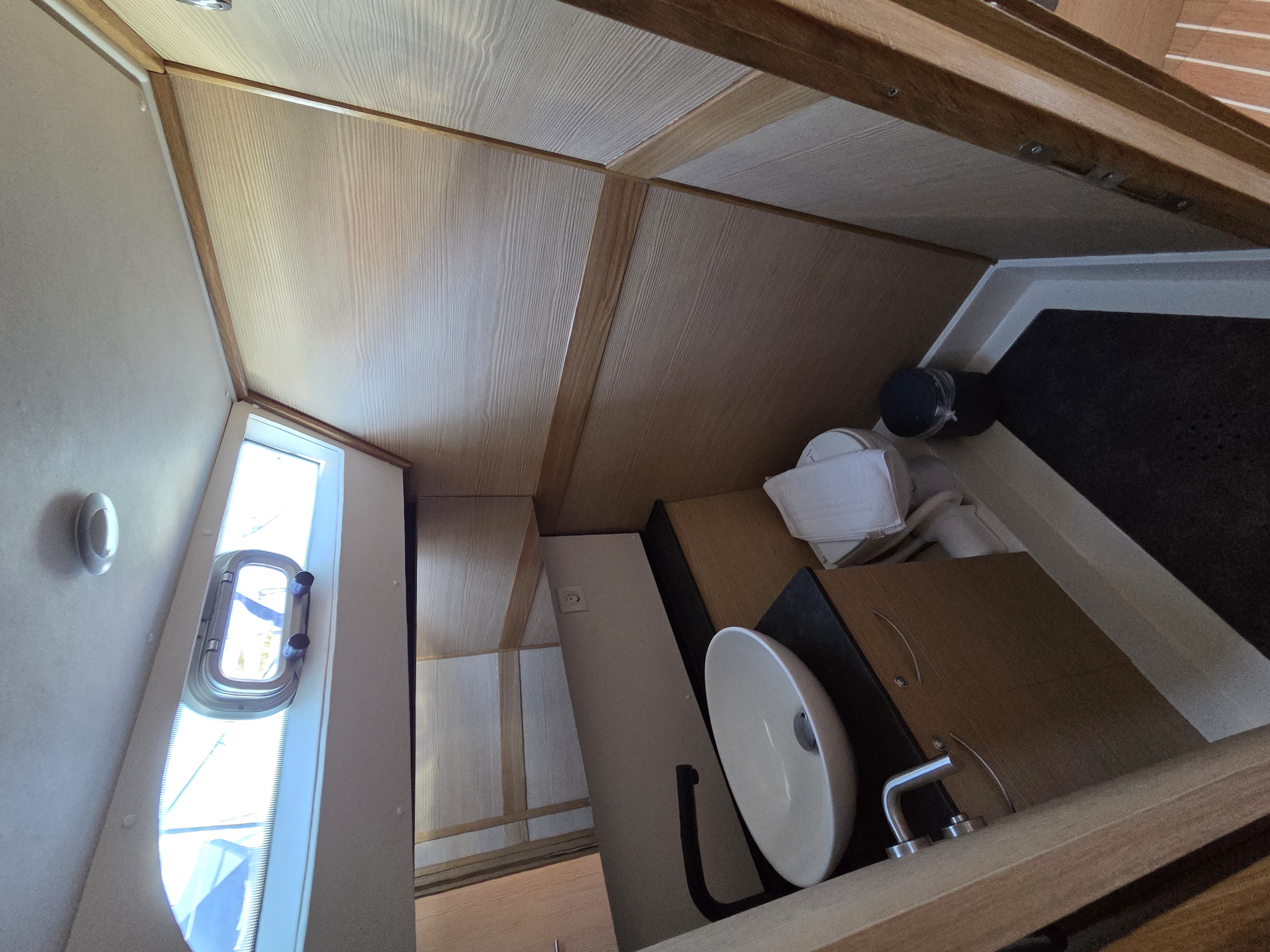 Yacht image 18