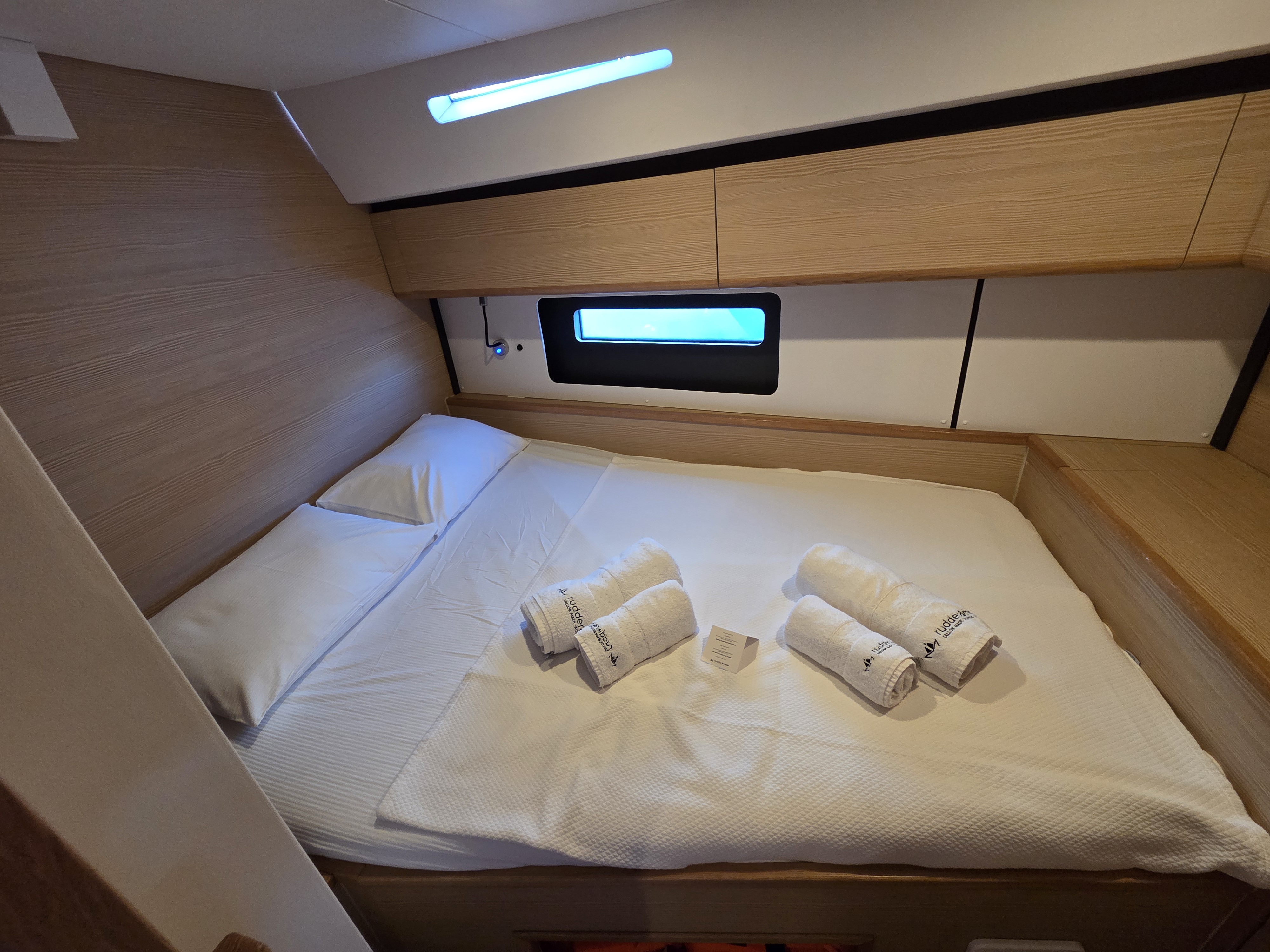 Yacht image 12
