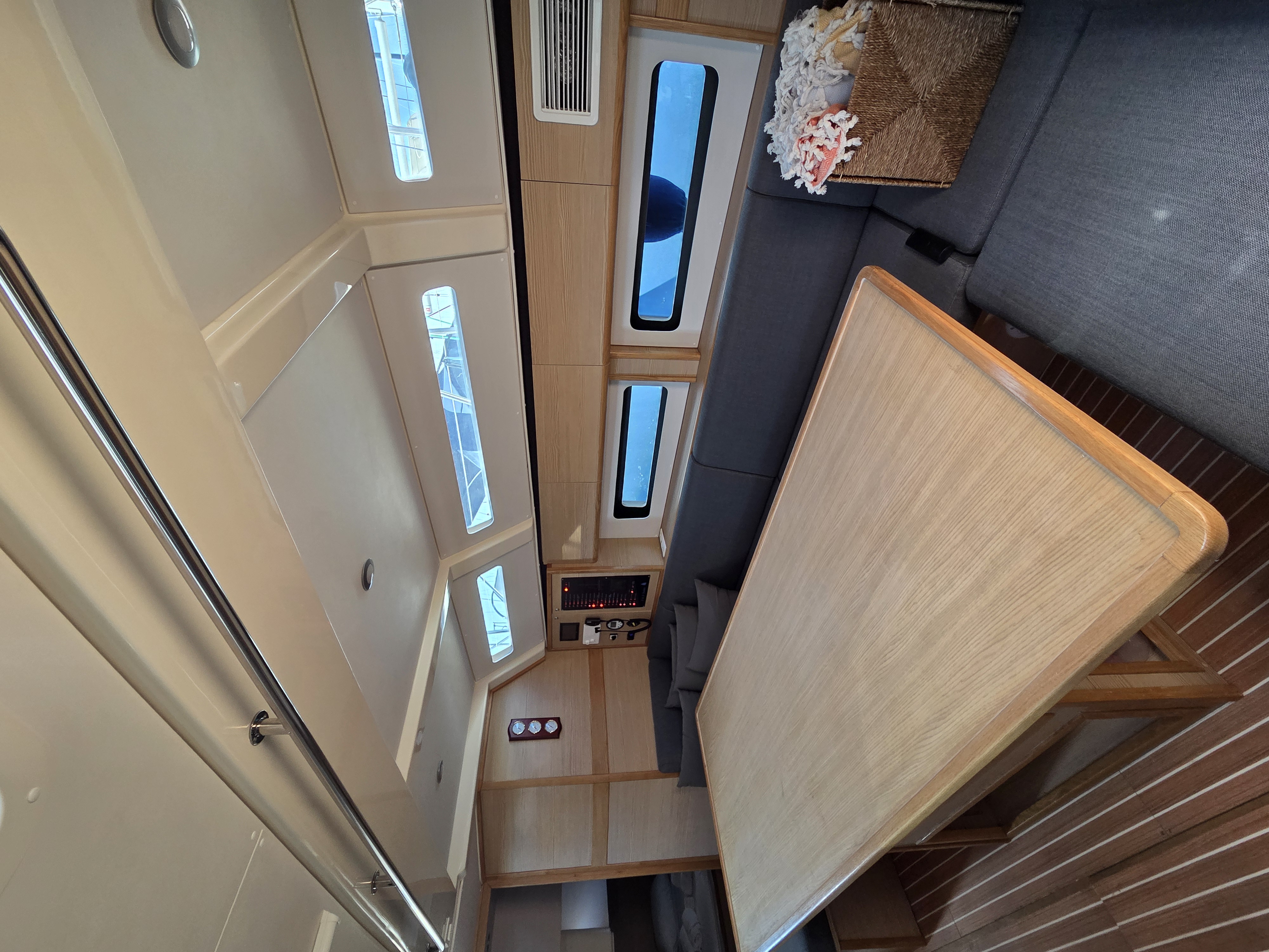 Yacht image 16
