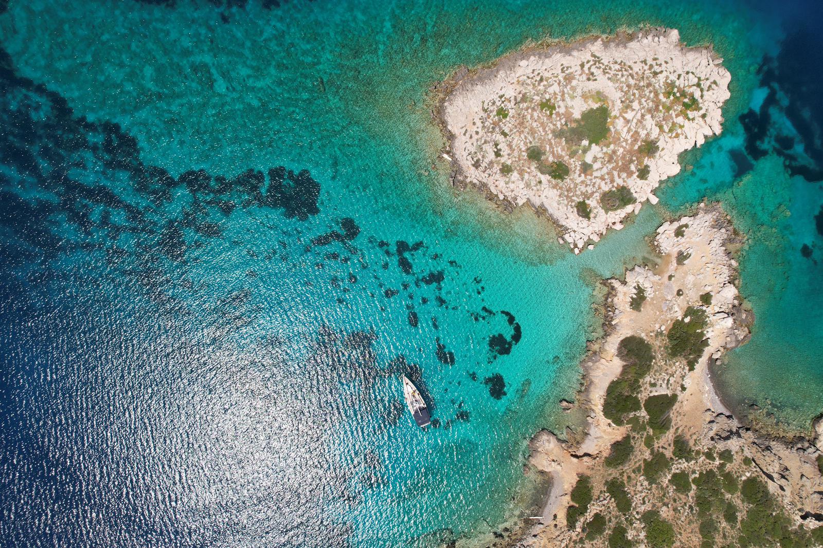 Yacht image 14