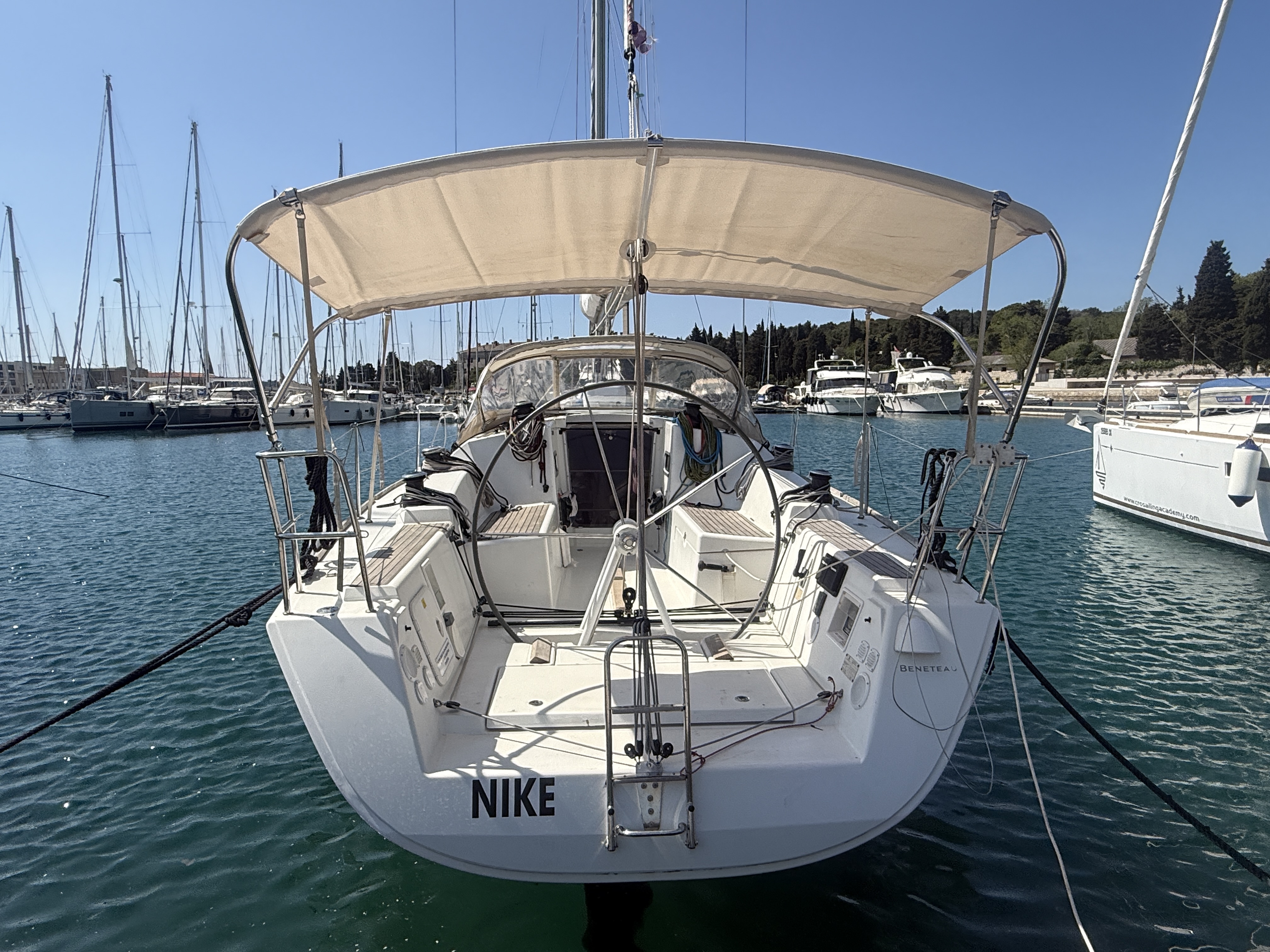 Yacht image 9