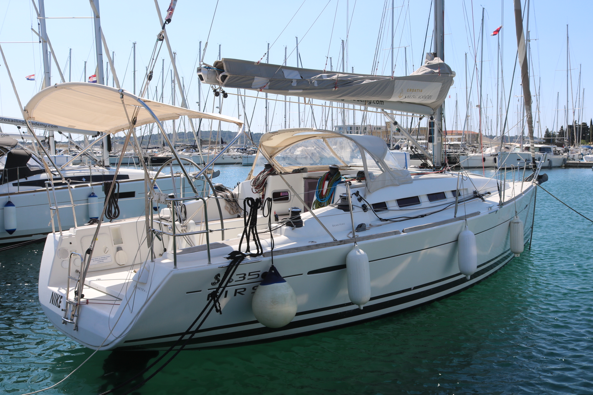 Yacht image 19