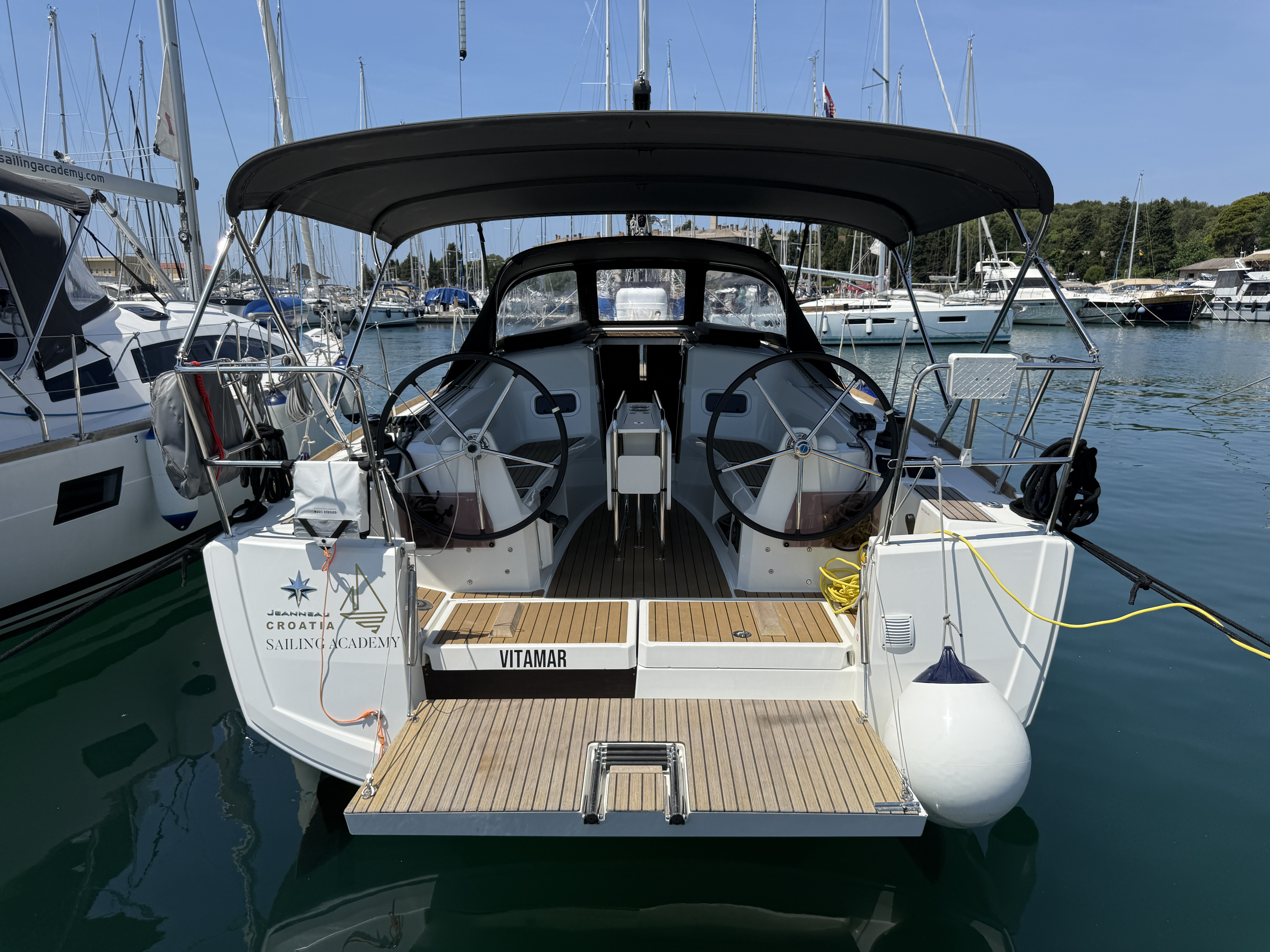Yacht image 11