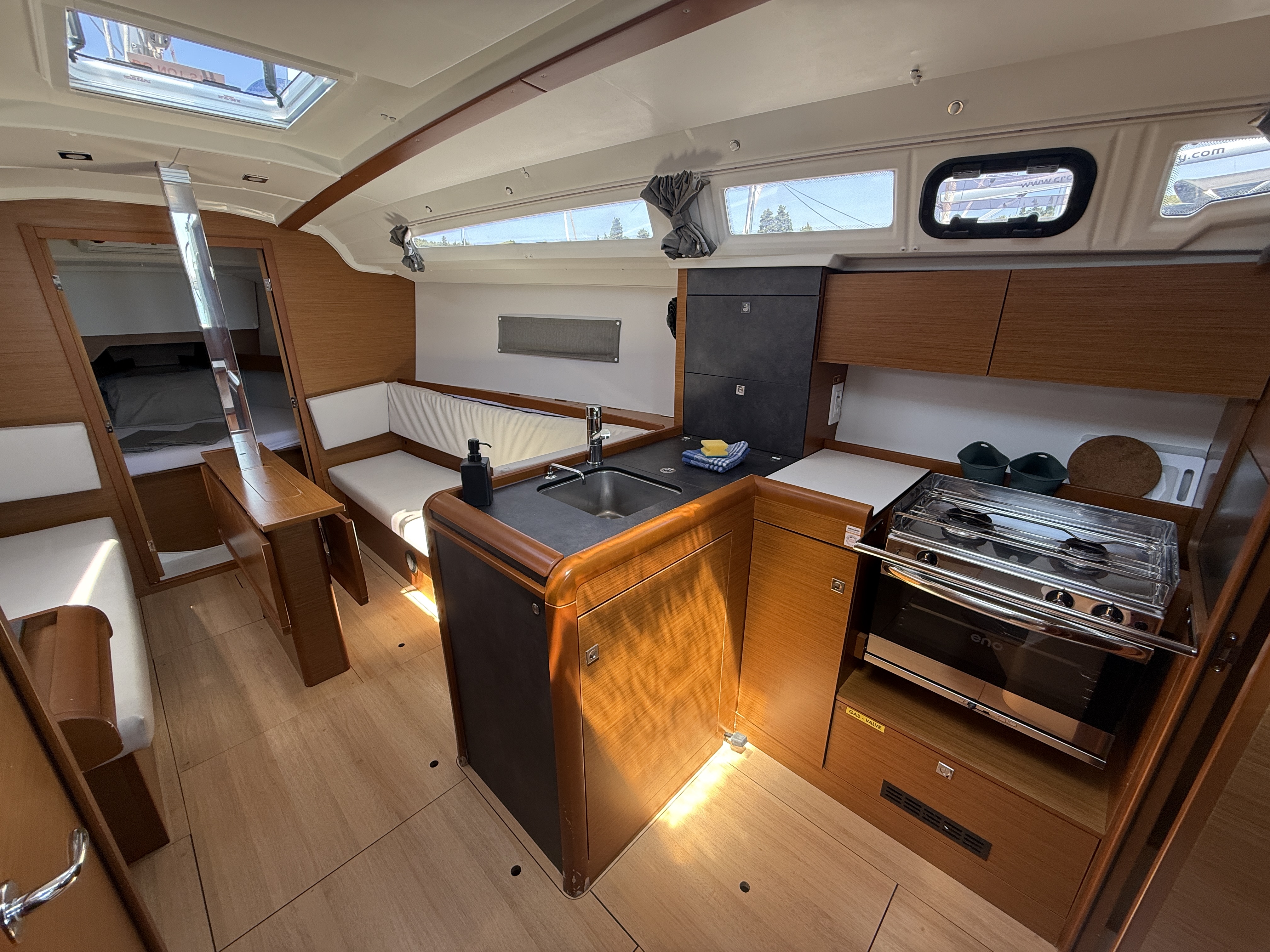 Yacht image 8