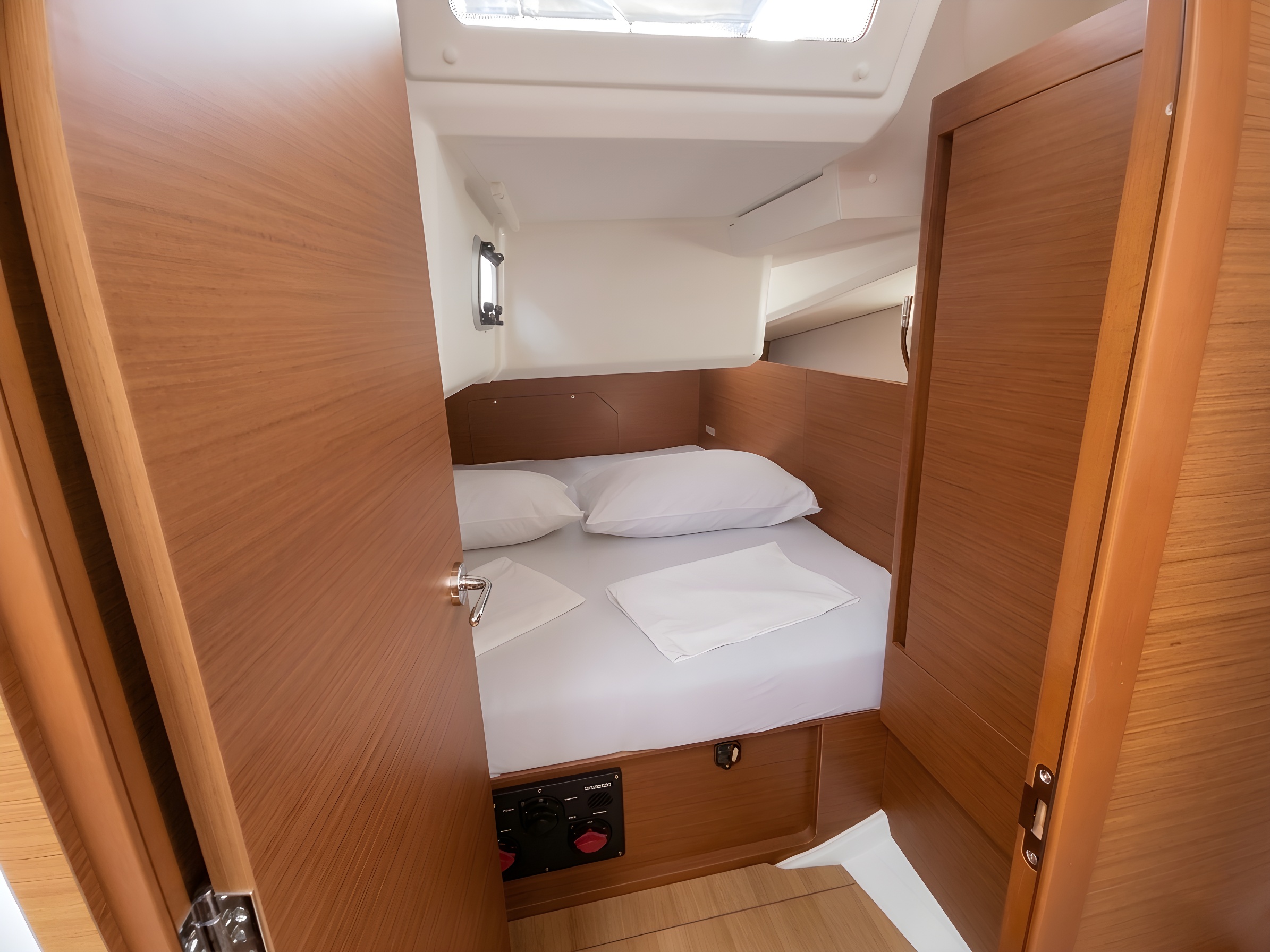 Yacht image 15