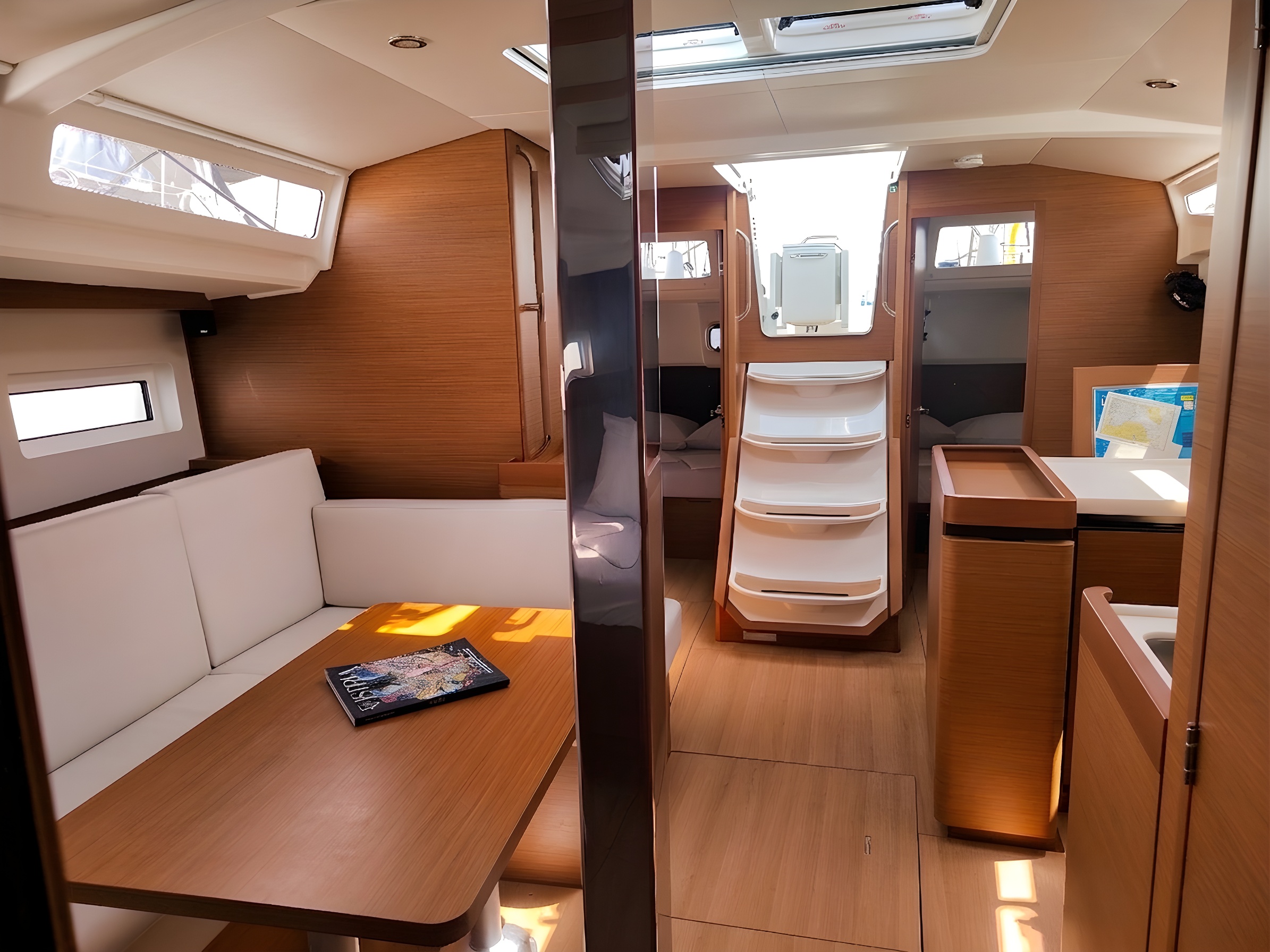 Yacht image 8