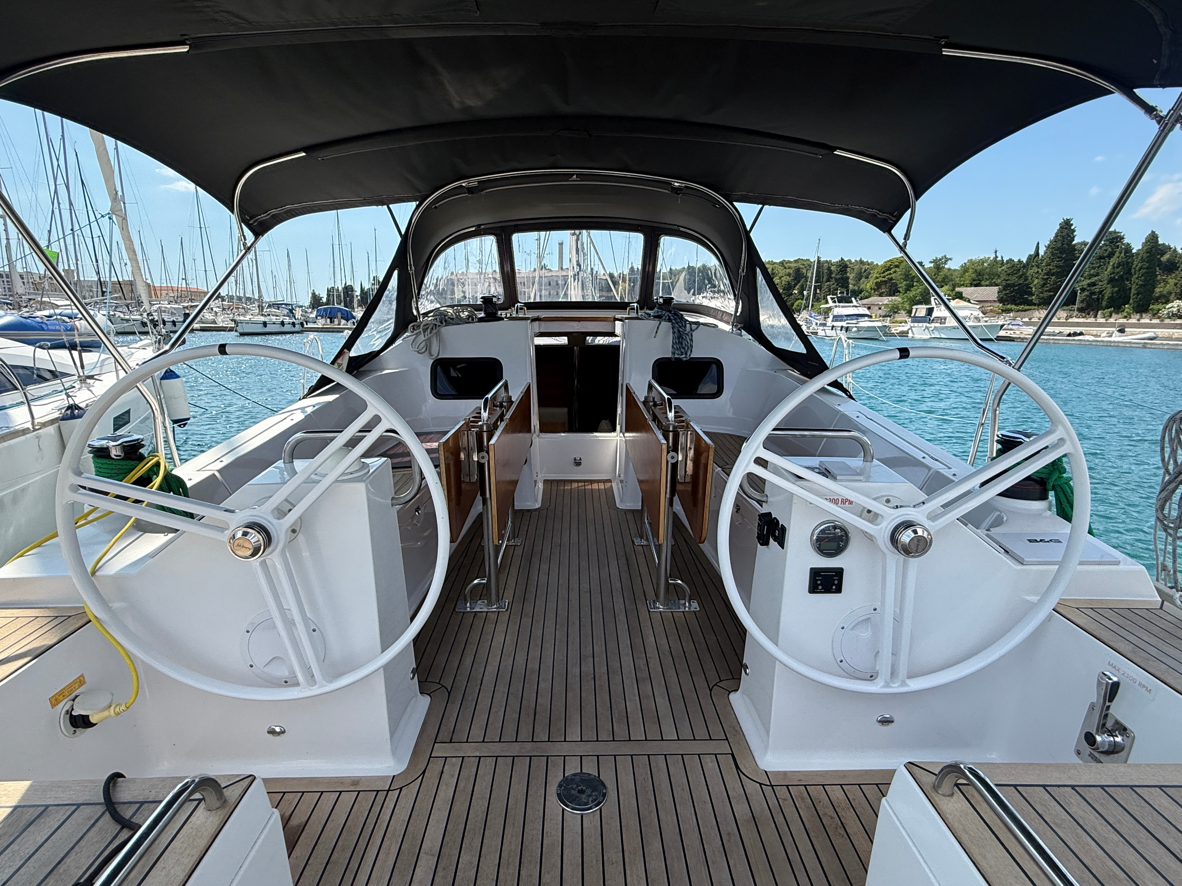 Yacht image 18