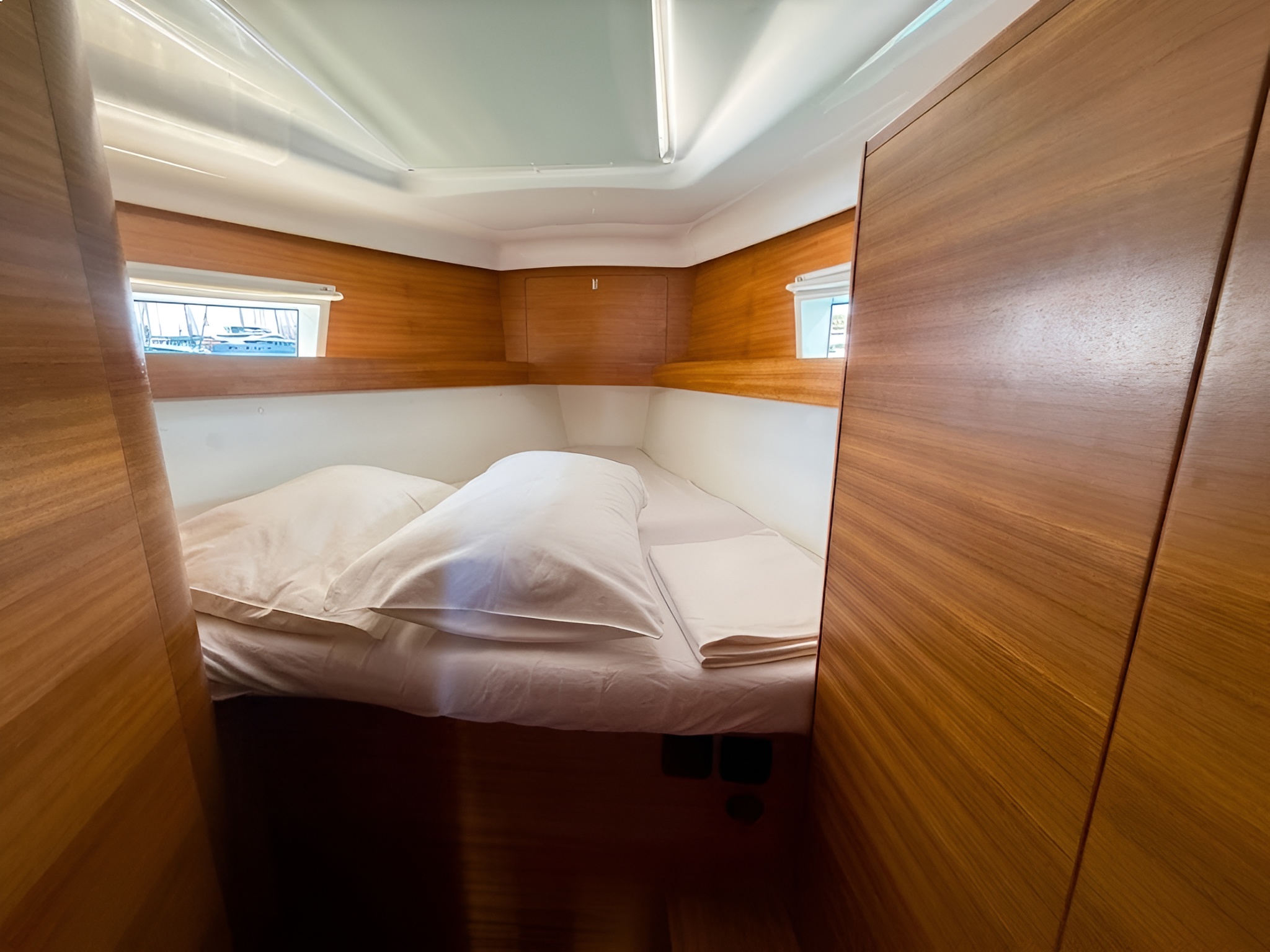 Yacht image 11