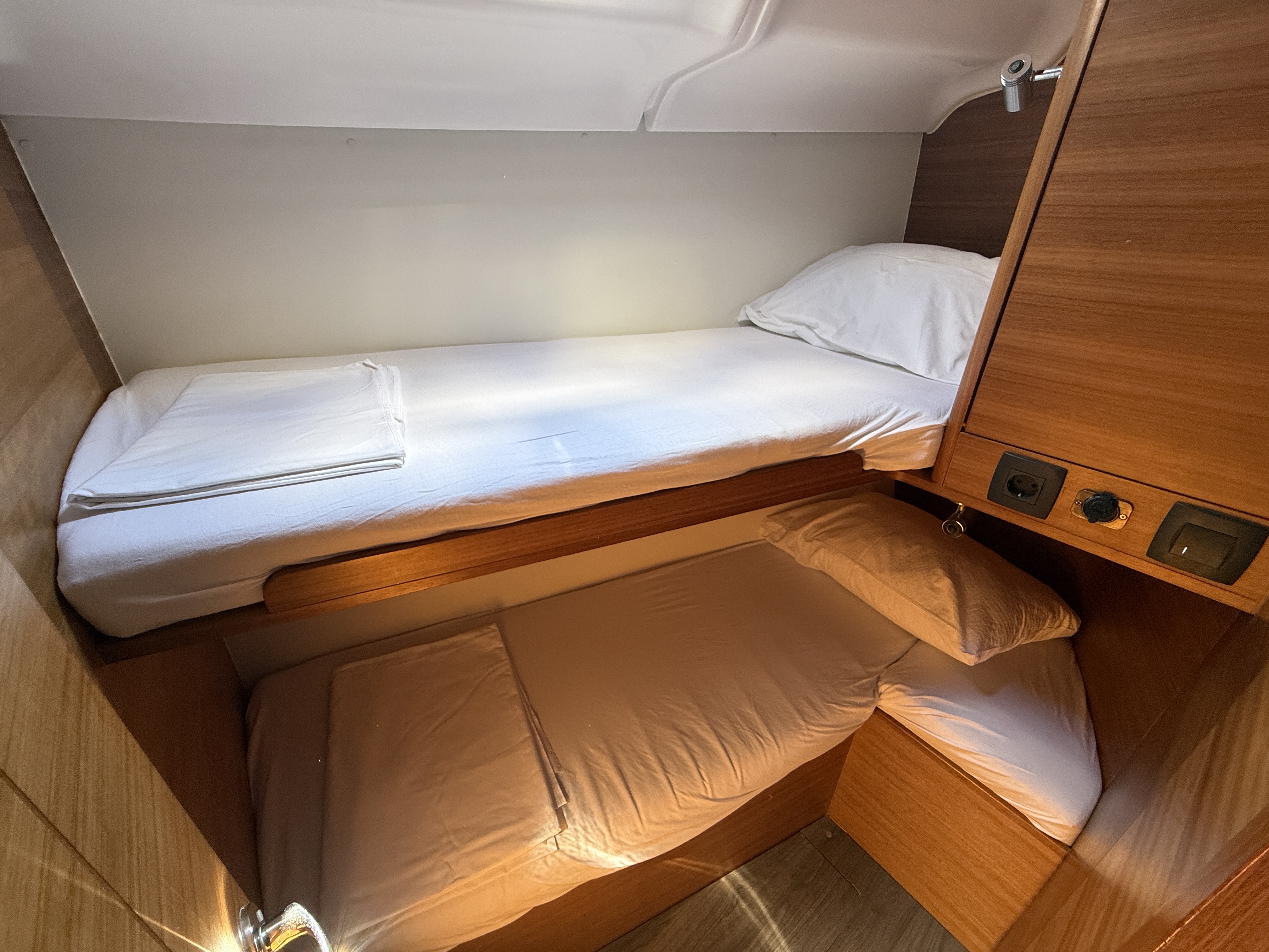 Yacht image 9