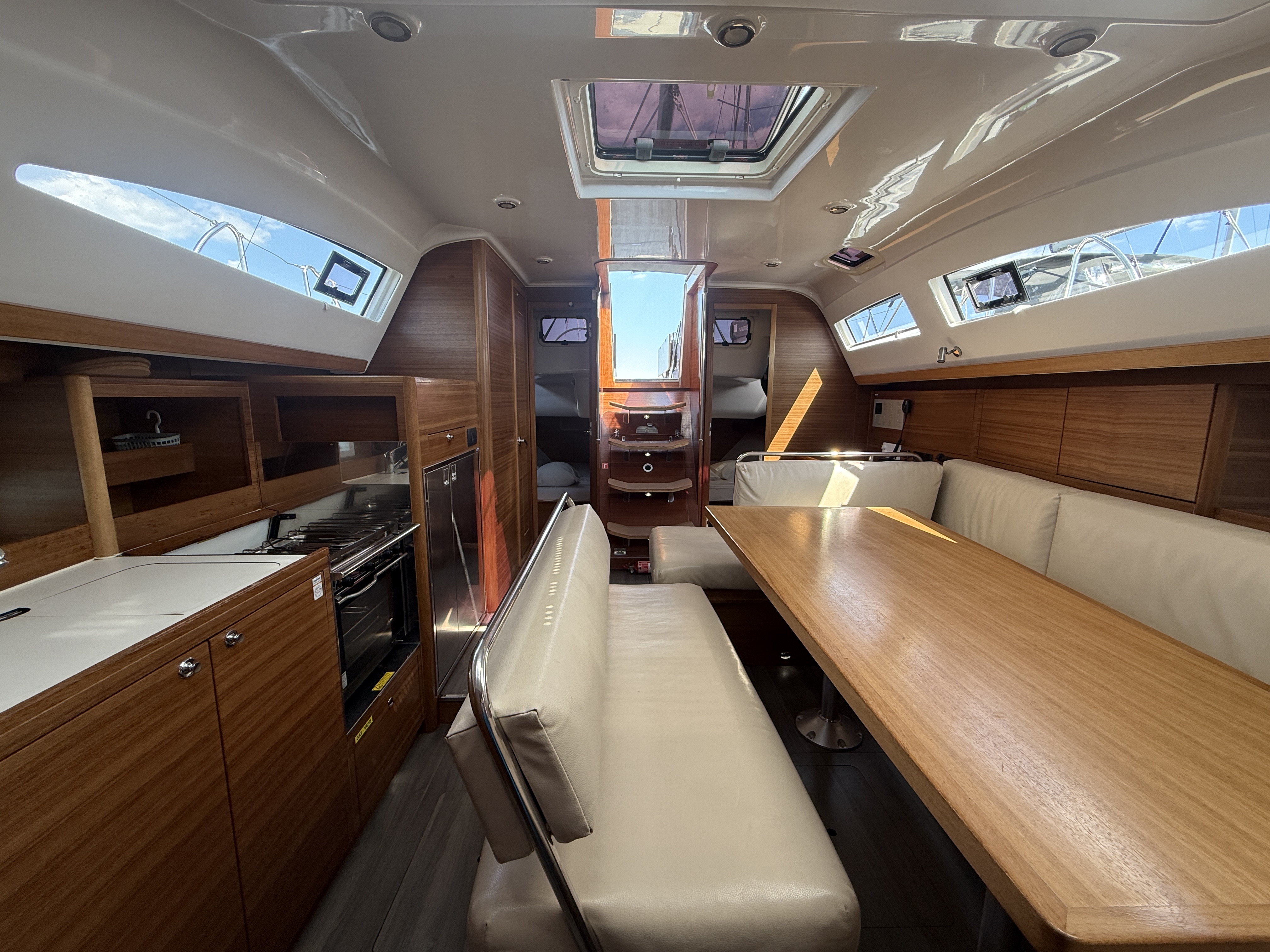 Yacht image 12