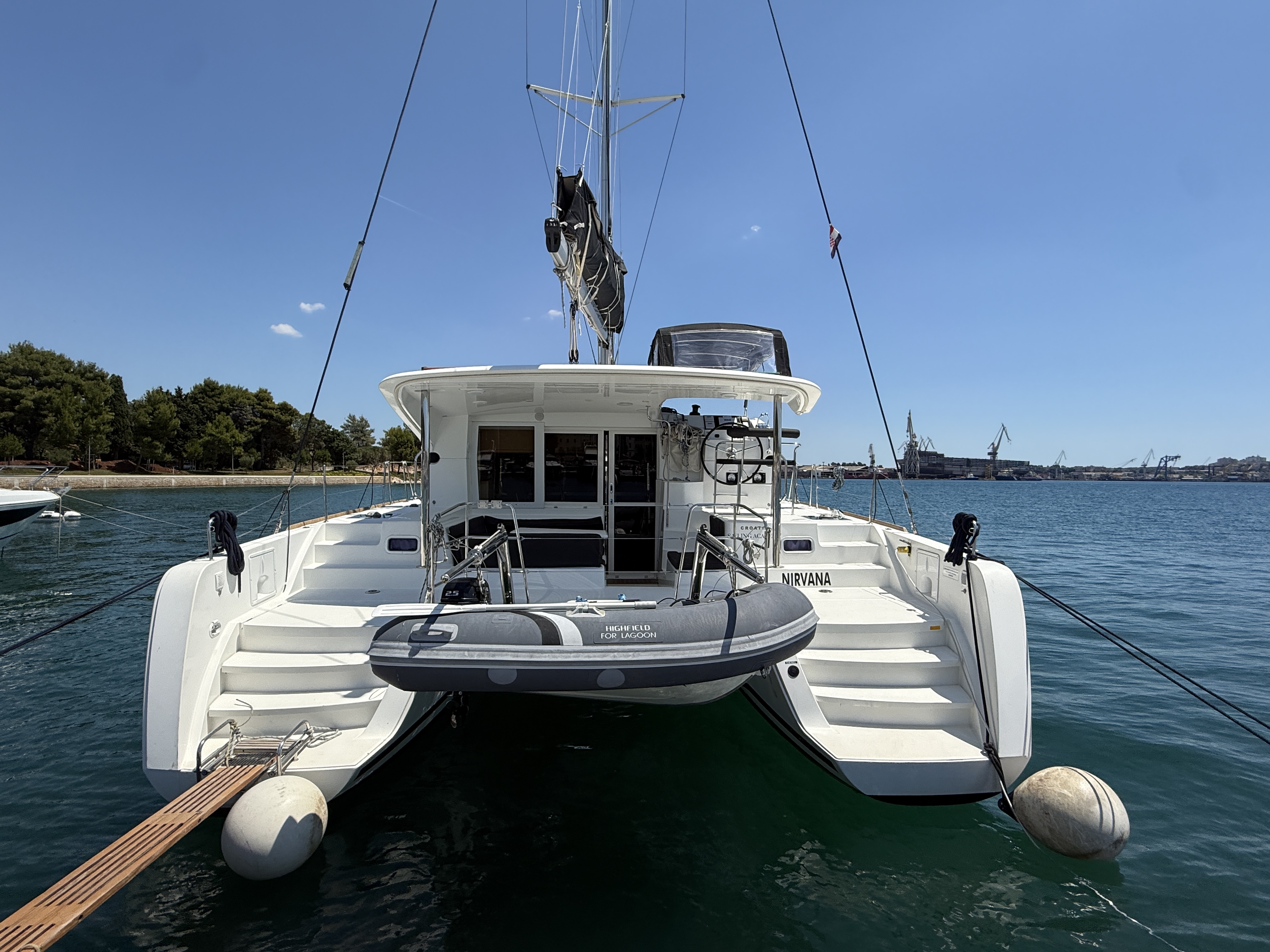 Yacht image 23