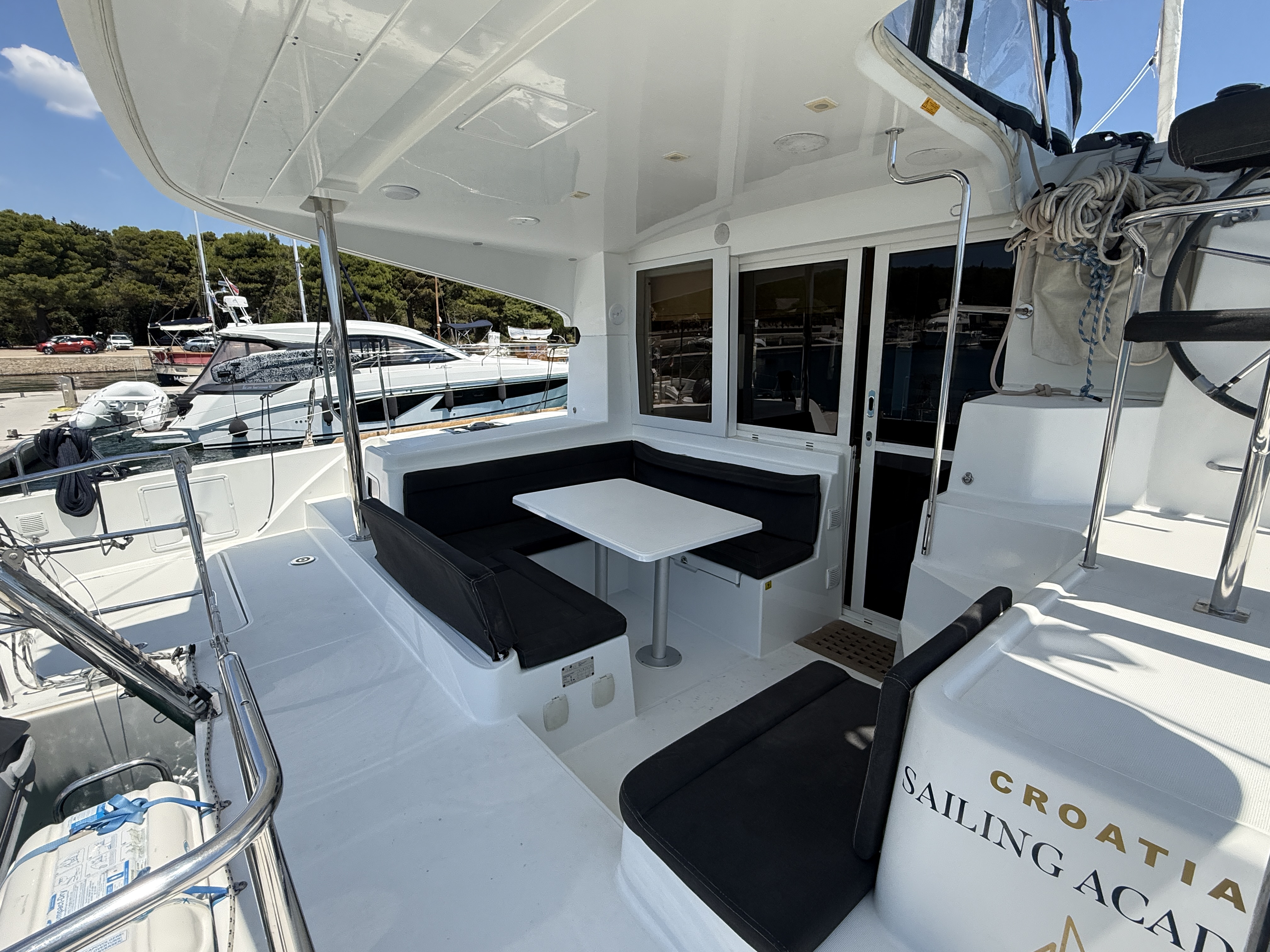 Yacht image 14