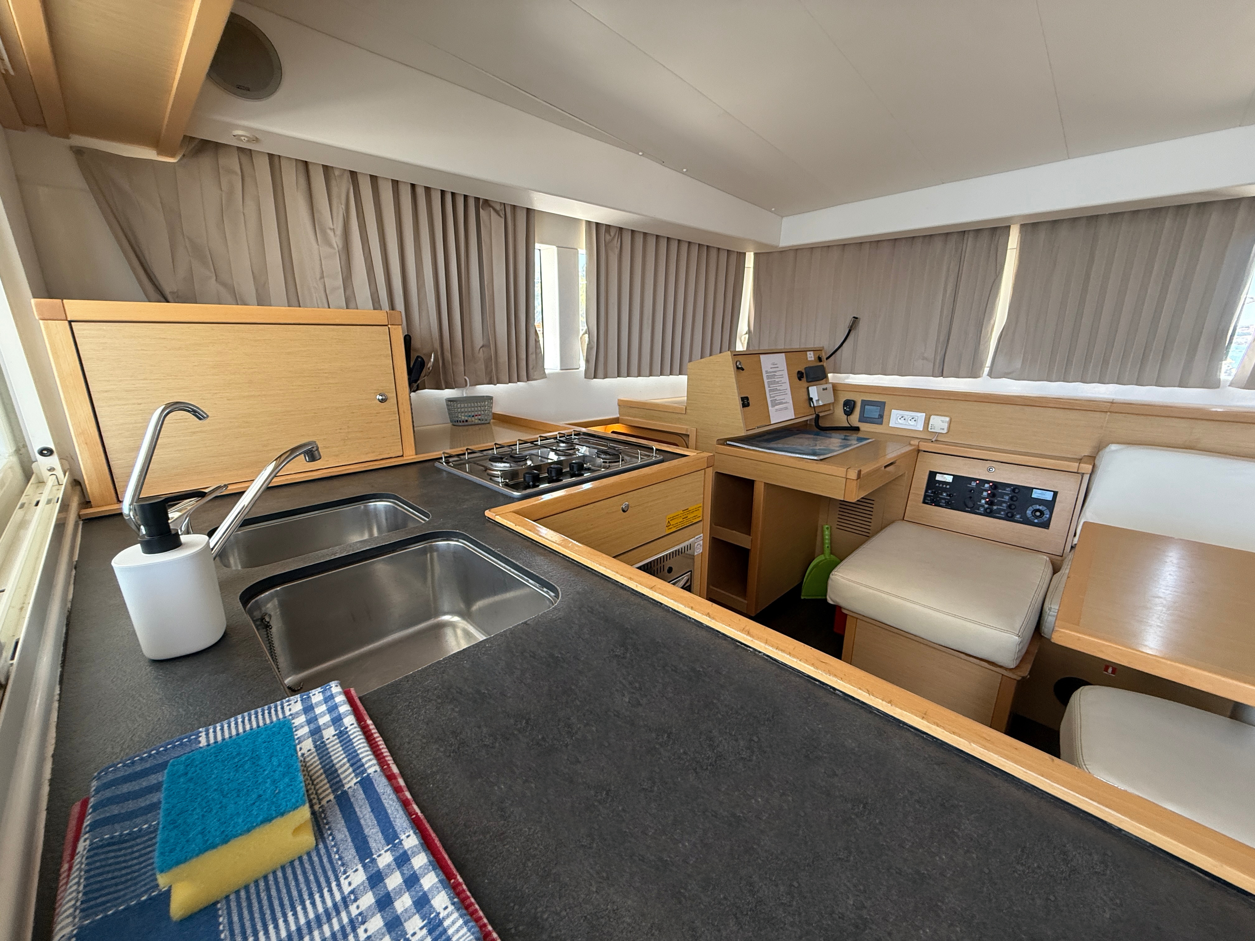 Yacht image 25