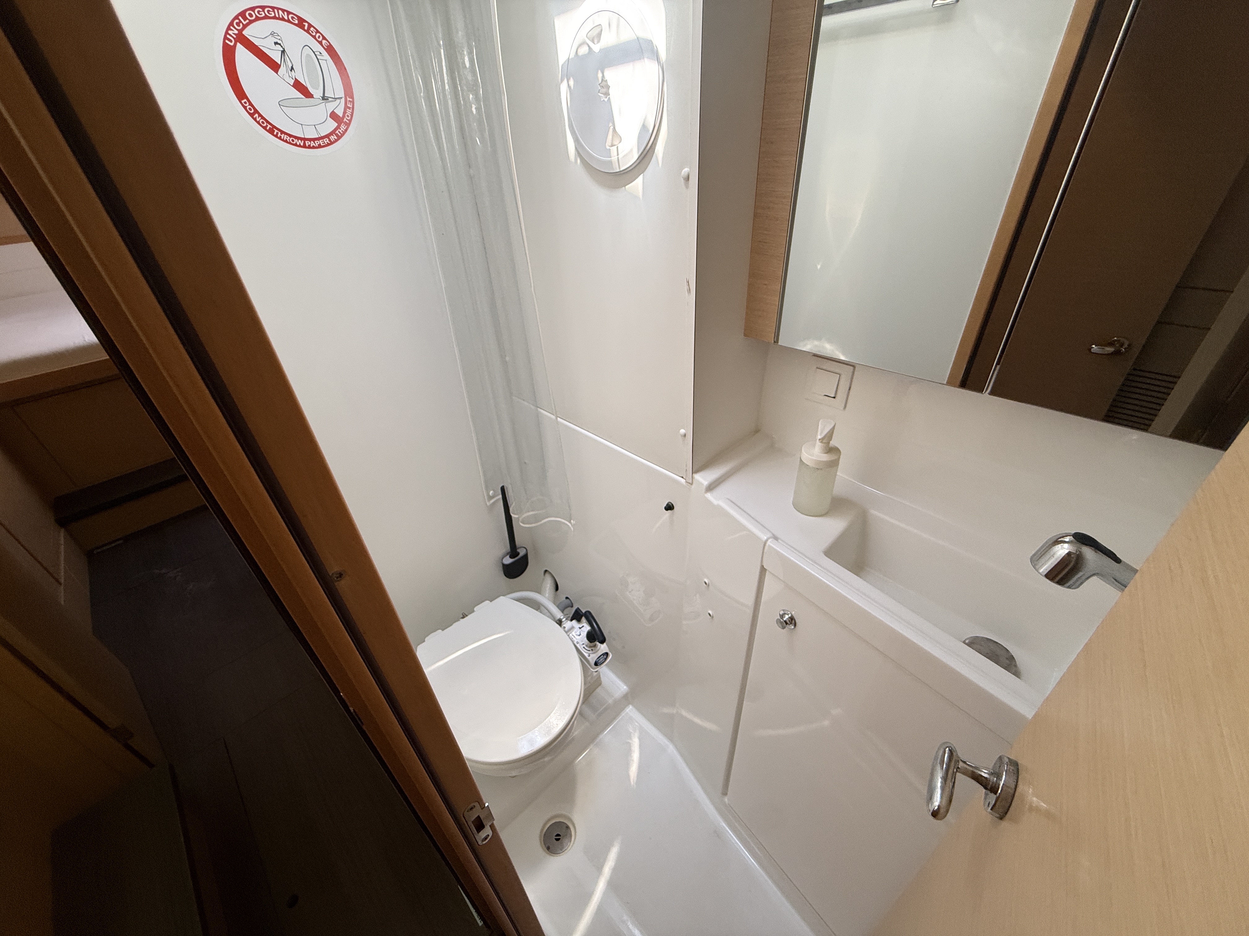 Yacht image 24